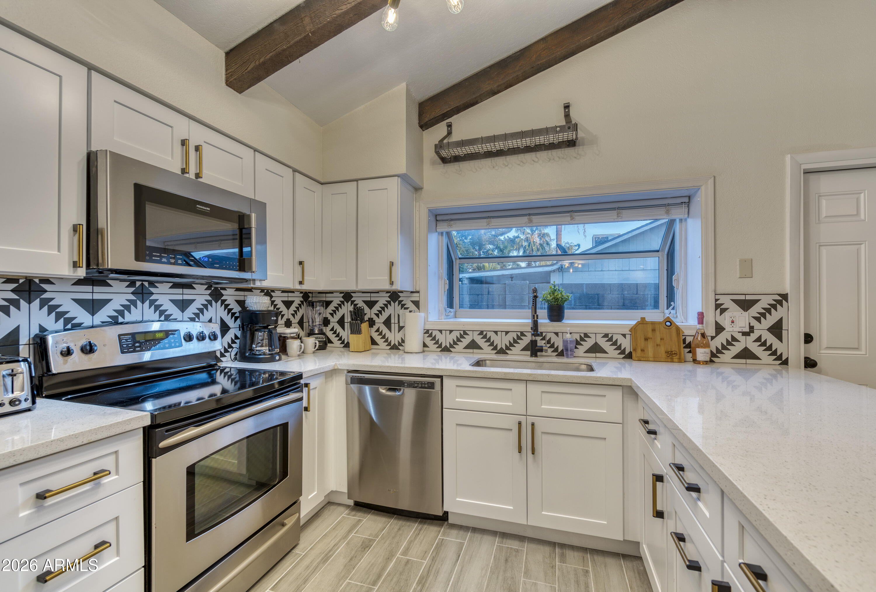 3229 N DESOTO Street