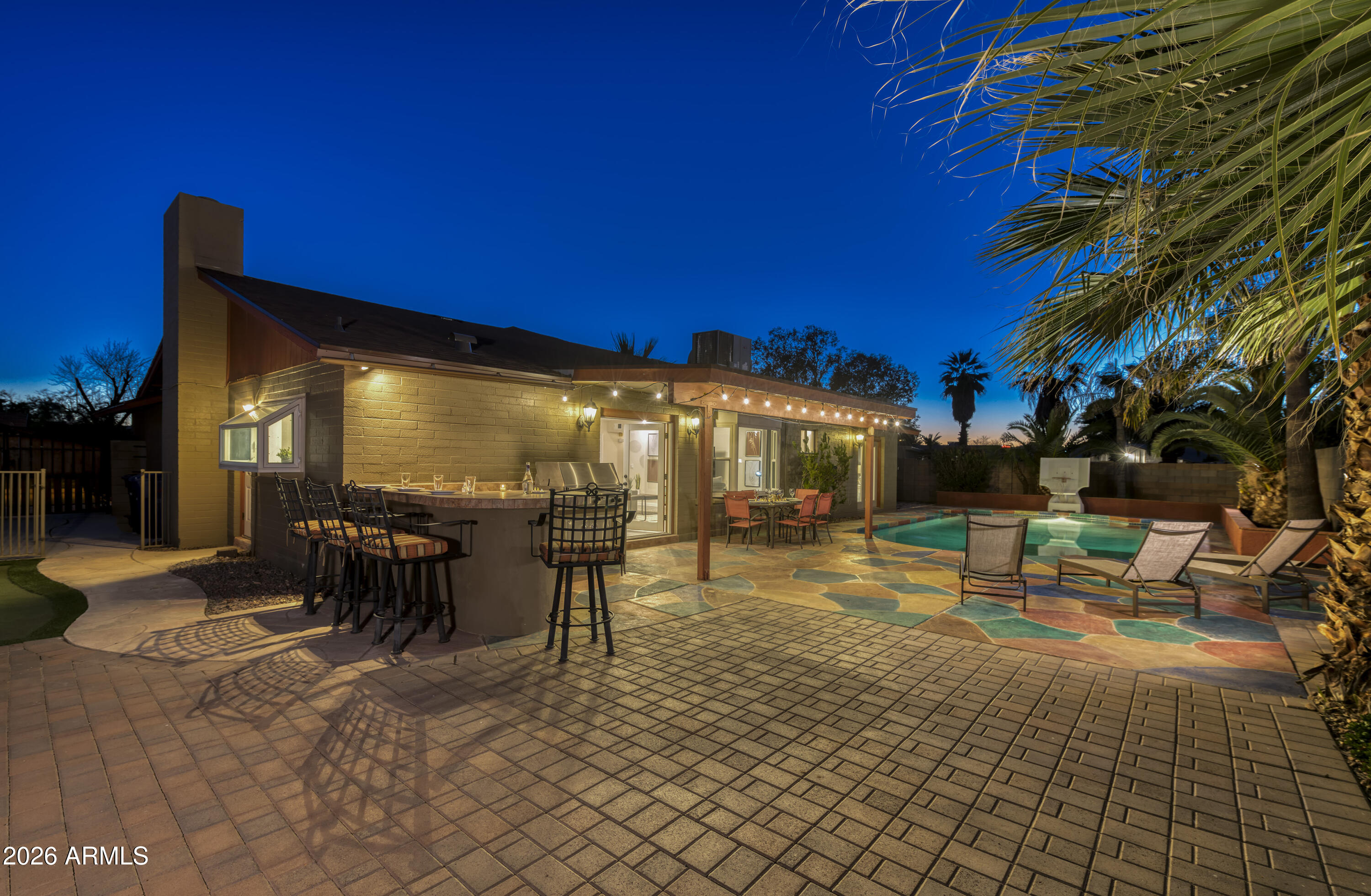 3229 N DESOTO Street