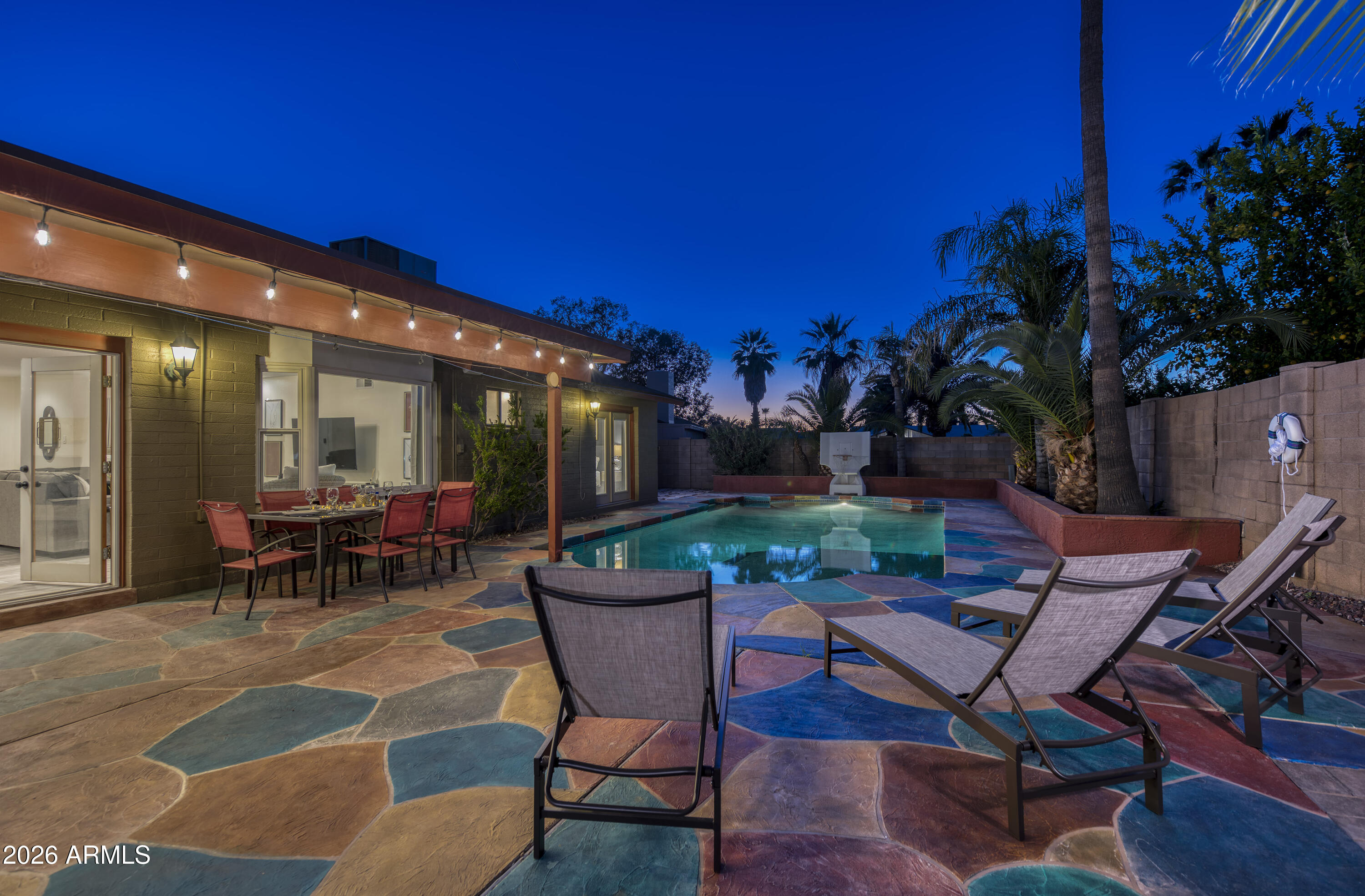 3229 N DESOTO Street