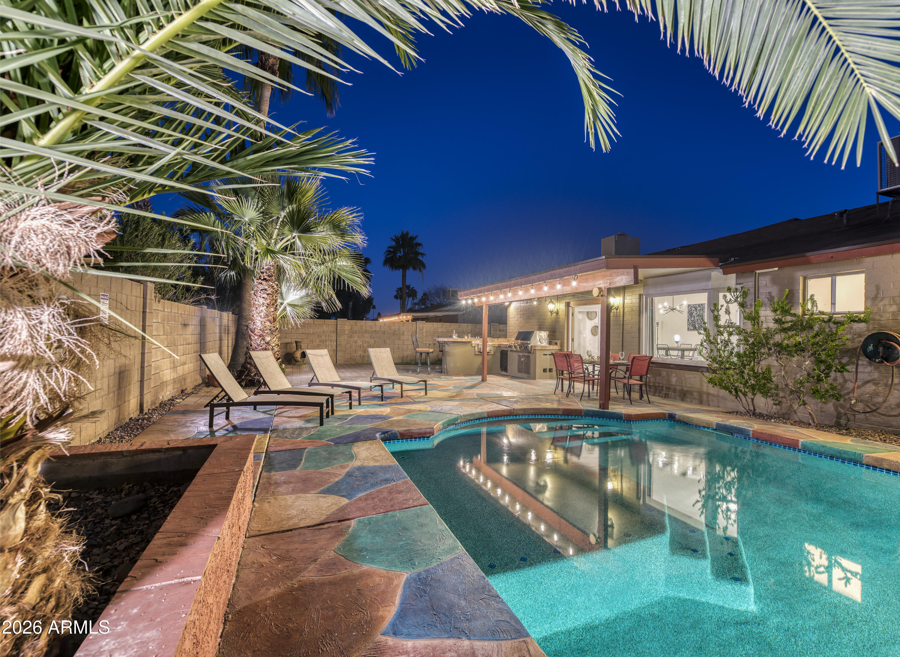 3229 N DESOTO Street