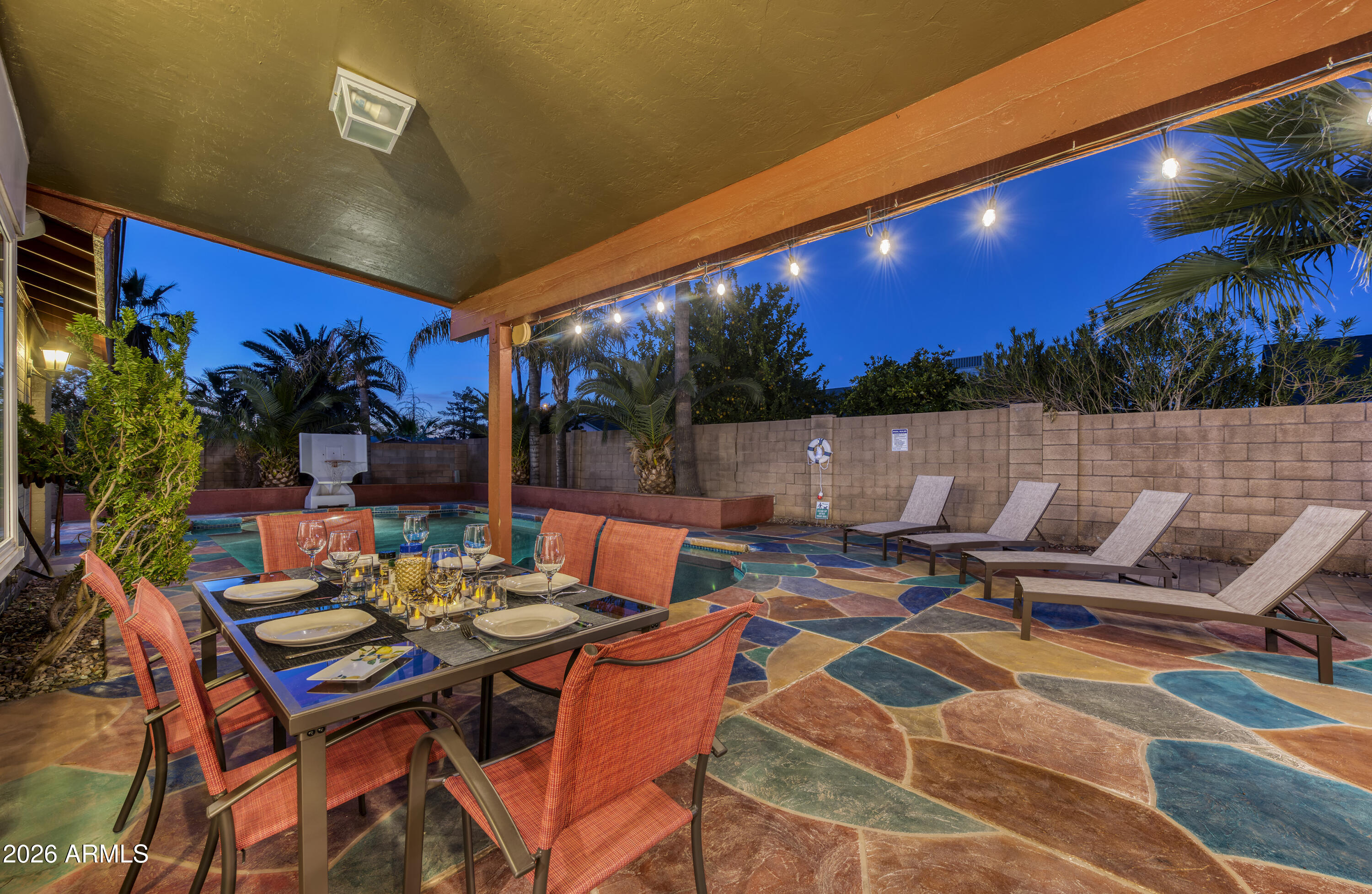 3229 N DESOTO Street