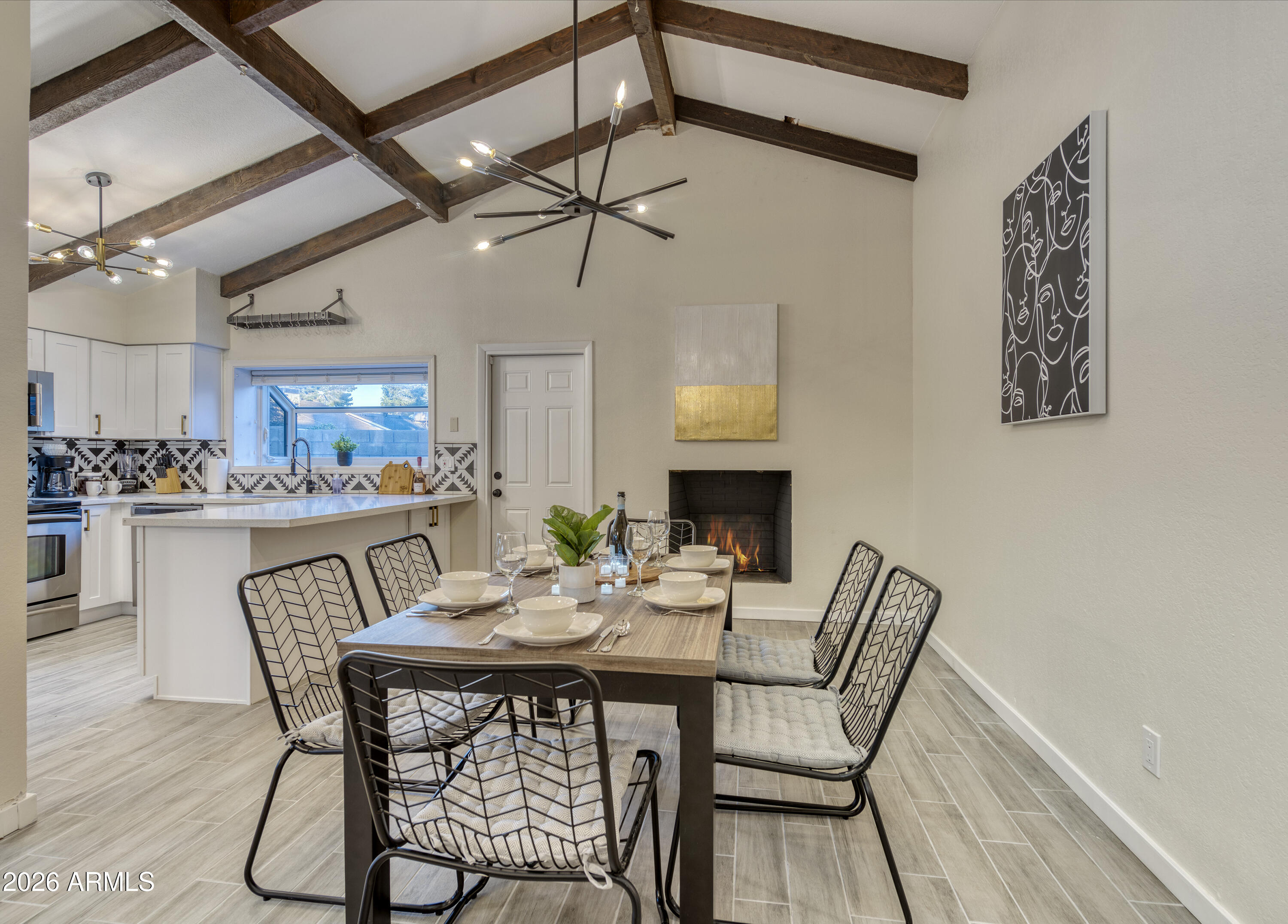 3229 N DESOTO Street