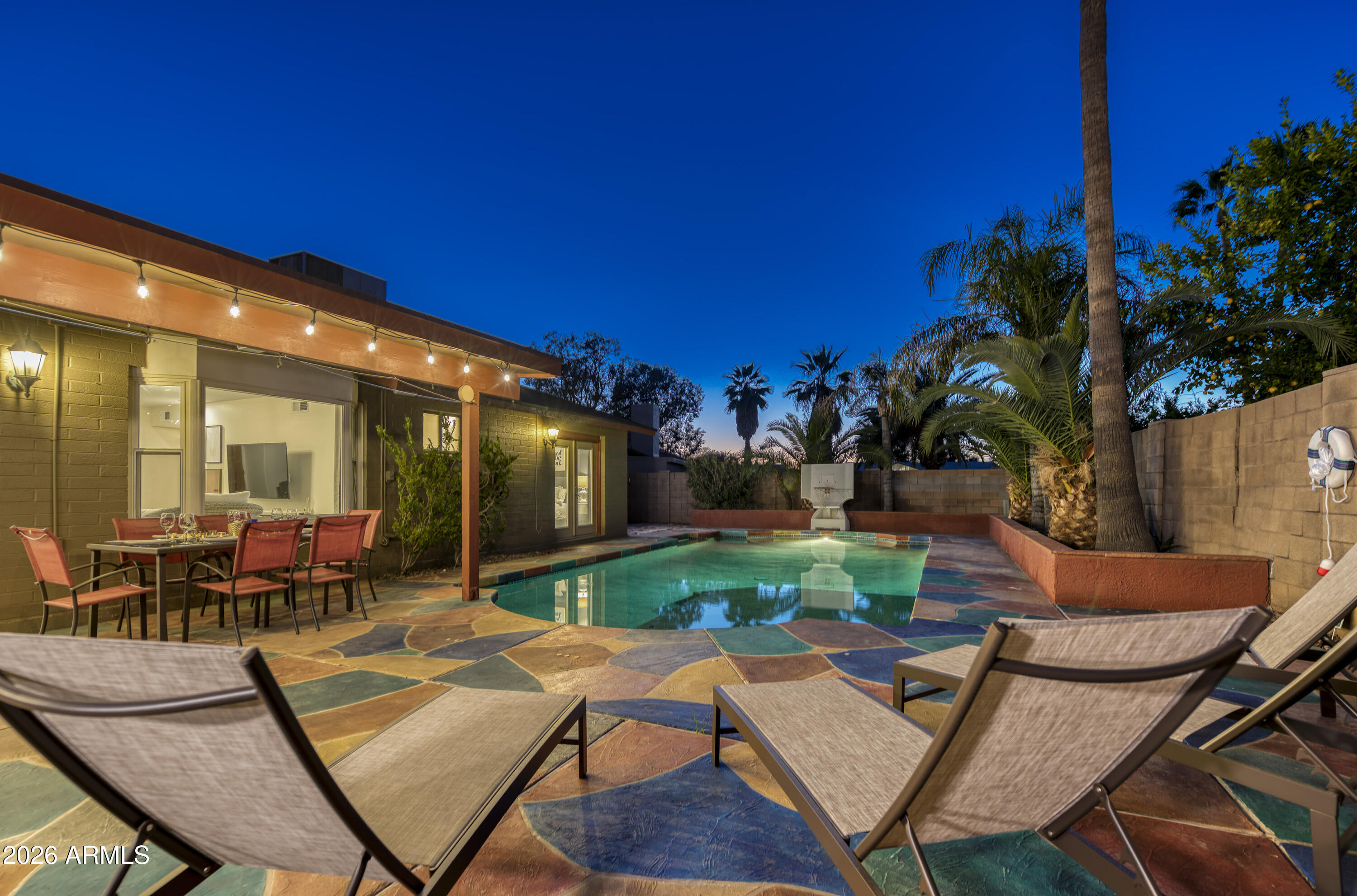 3229 N DESOTO Street