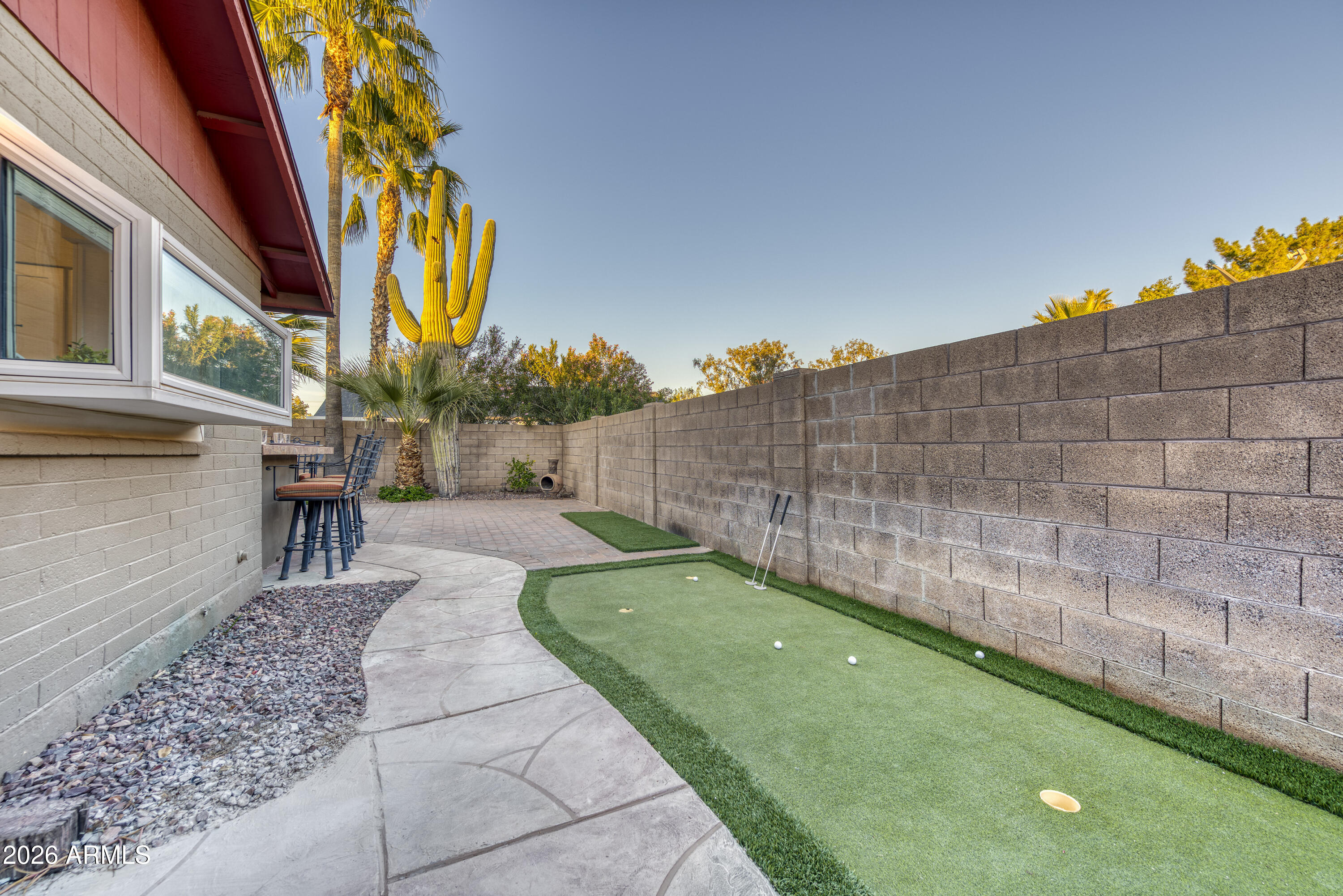 3229 N DESOTO Street