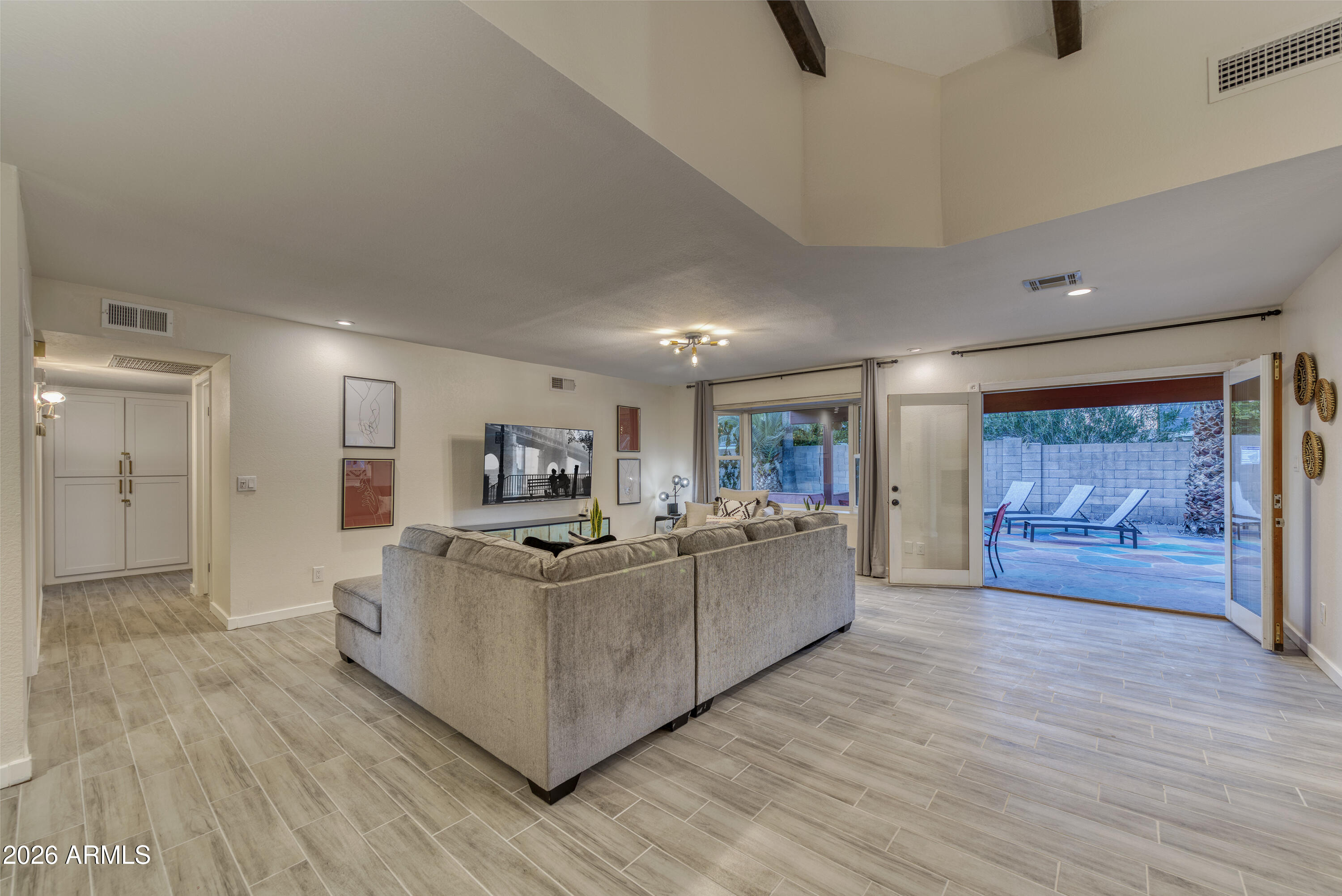 3229 N DESOTO Street