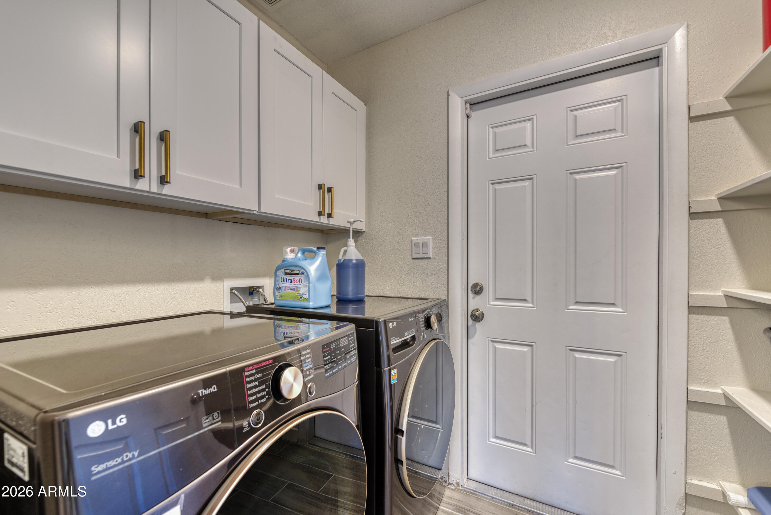 3229 N DESOTO Street