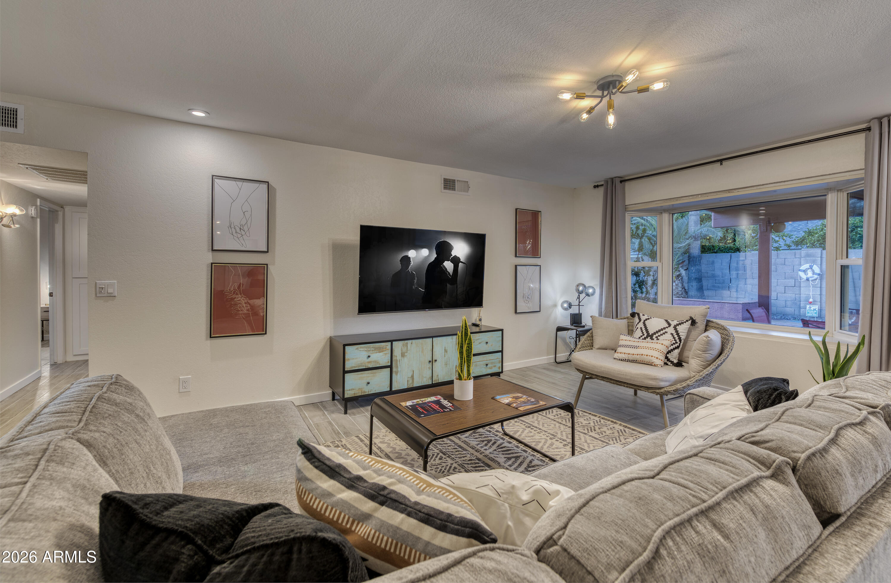 3229 N DESOTO Street