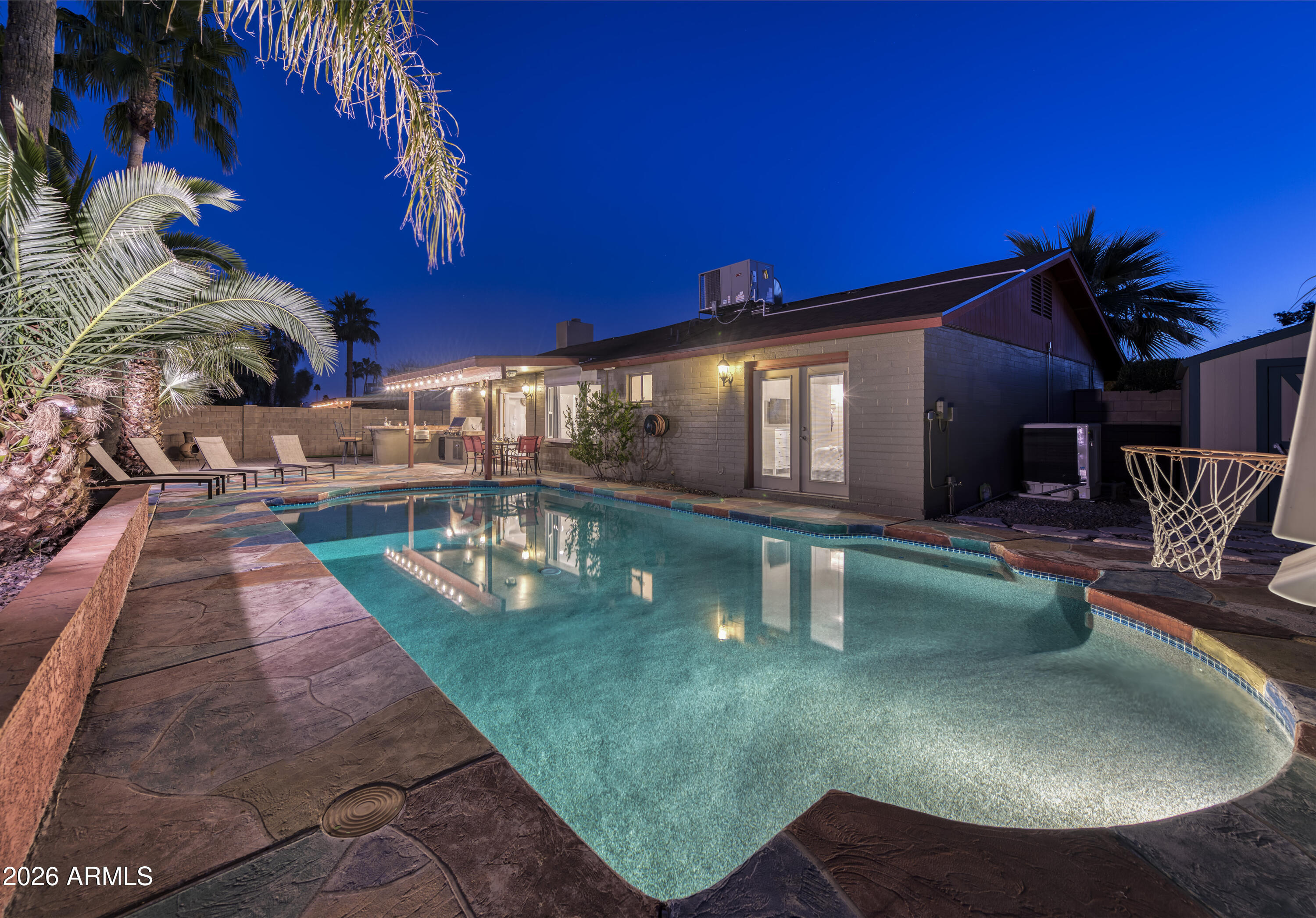 3229 N DESOTO Street