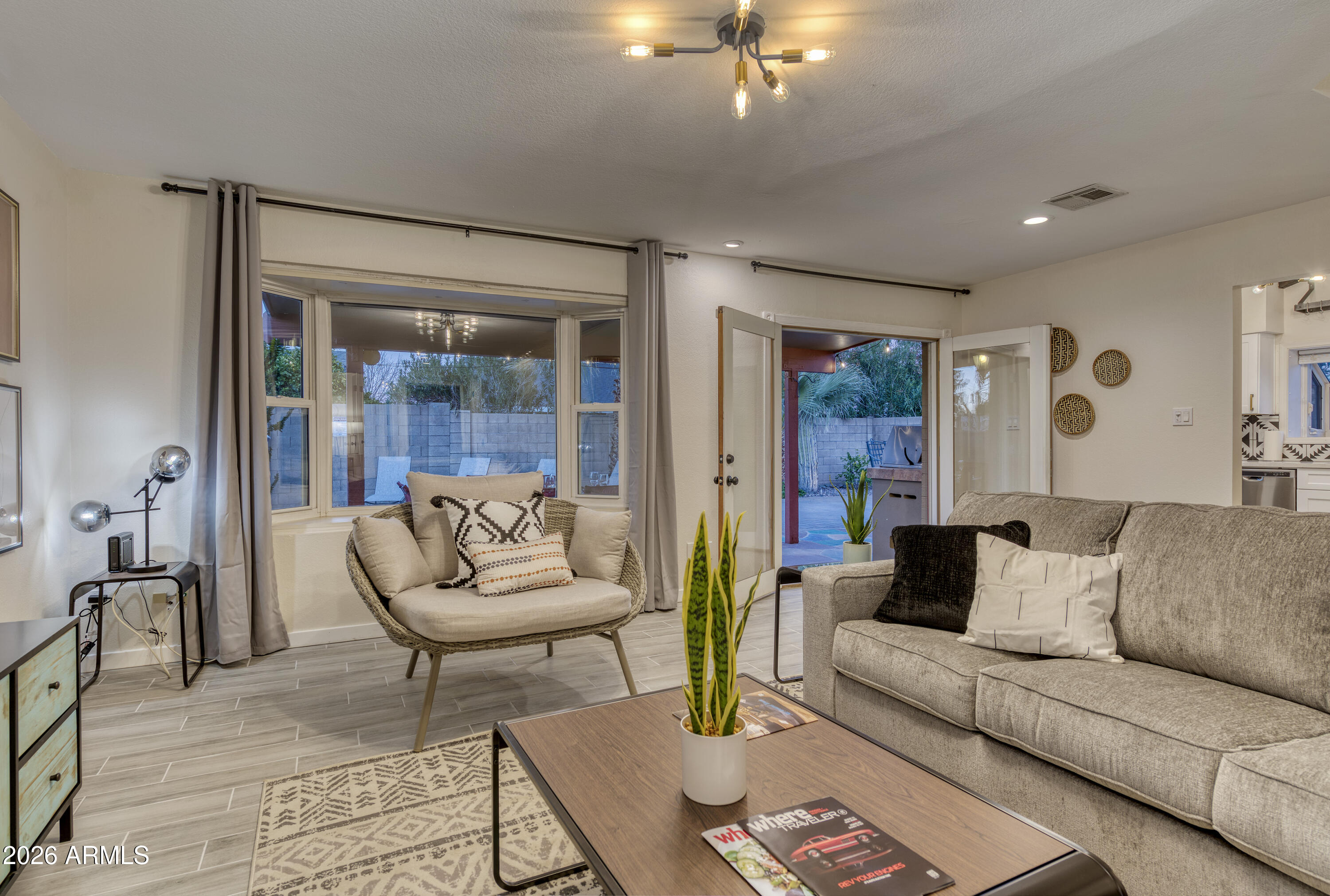 3229 N DESOTO Street