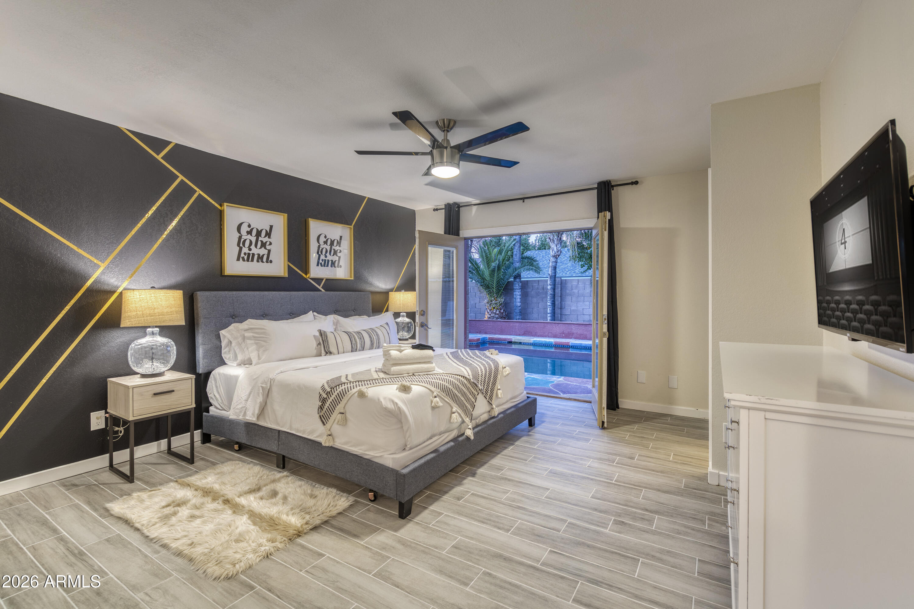 3229 N DESOTO Street