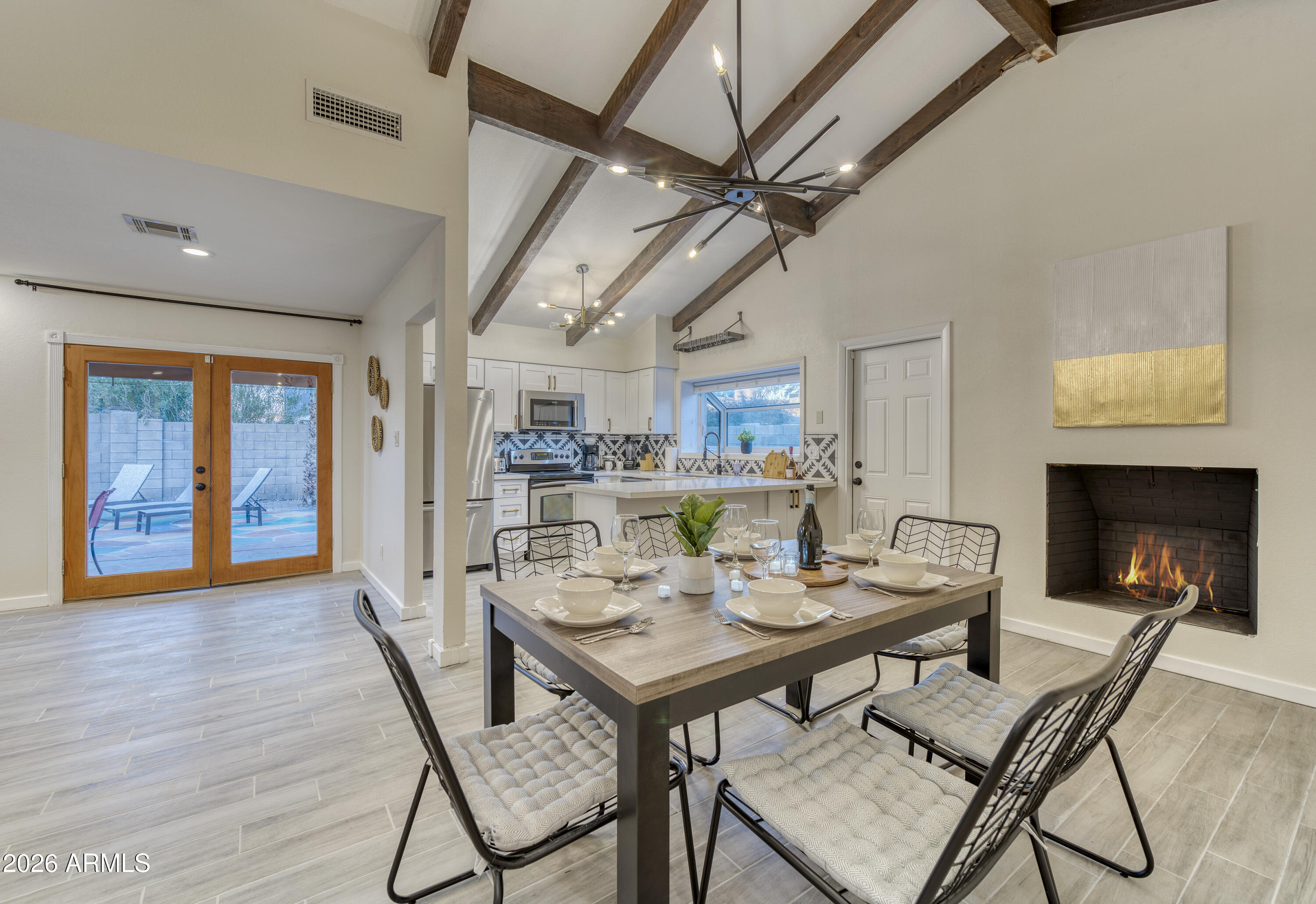 3229 N DESOTO Street