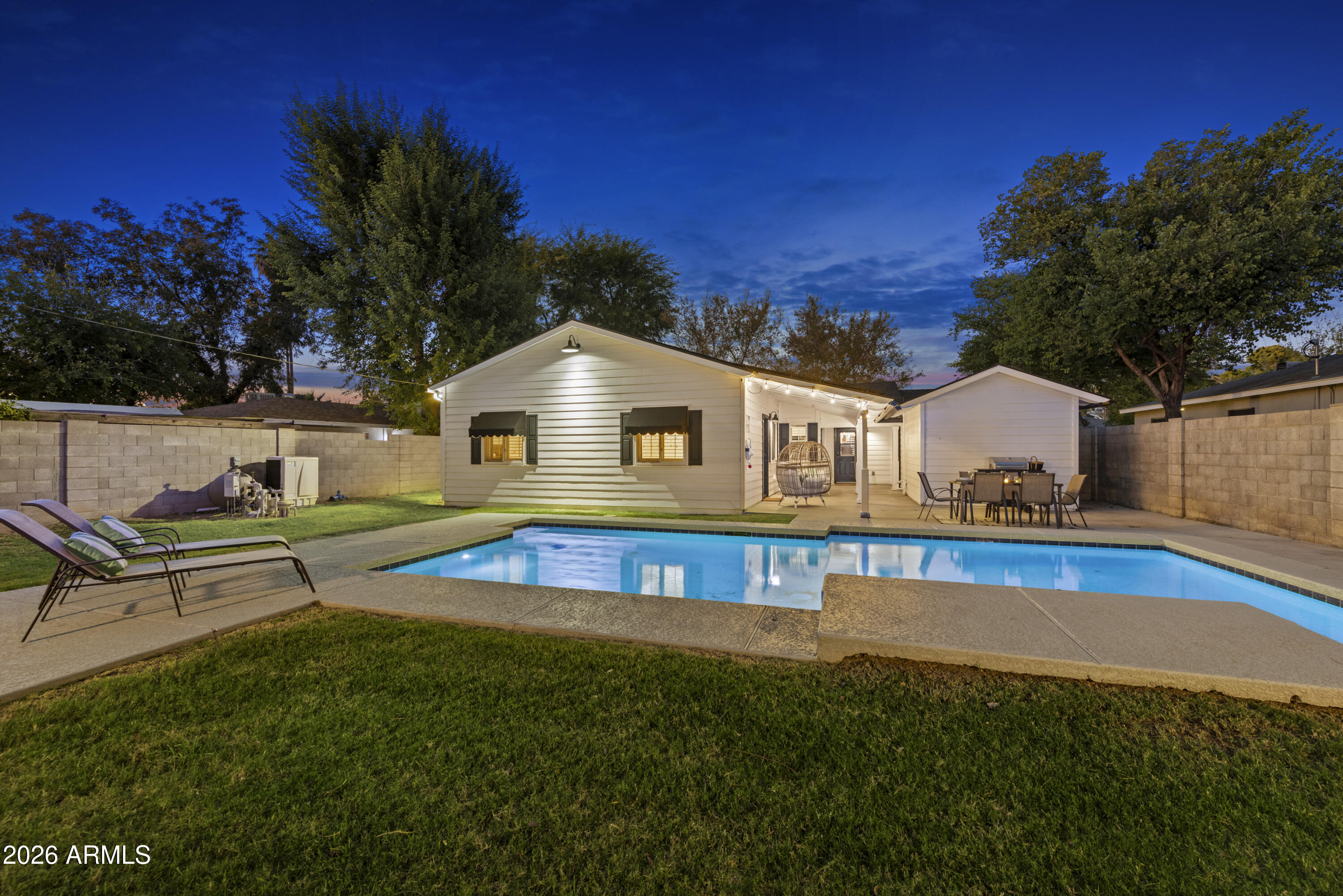 739 E BELMONT Avenue