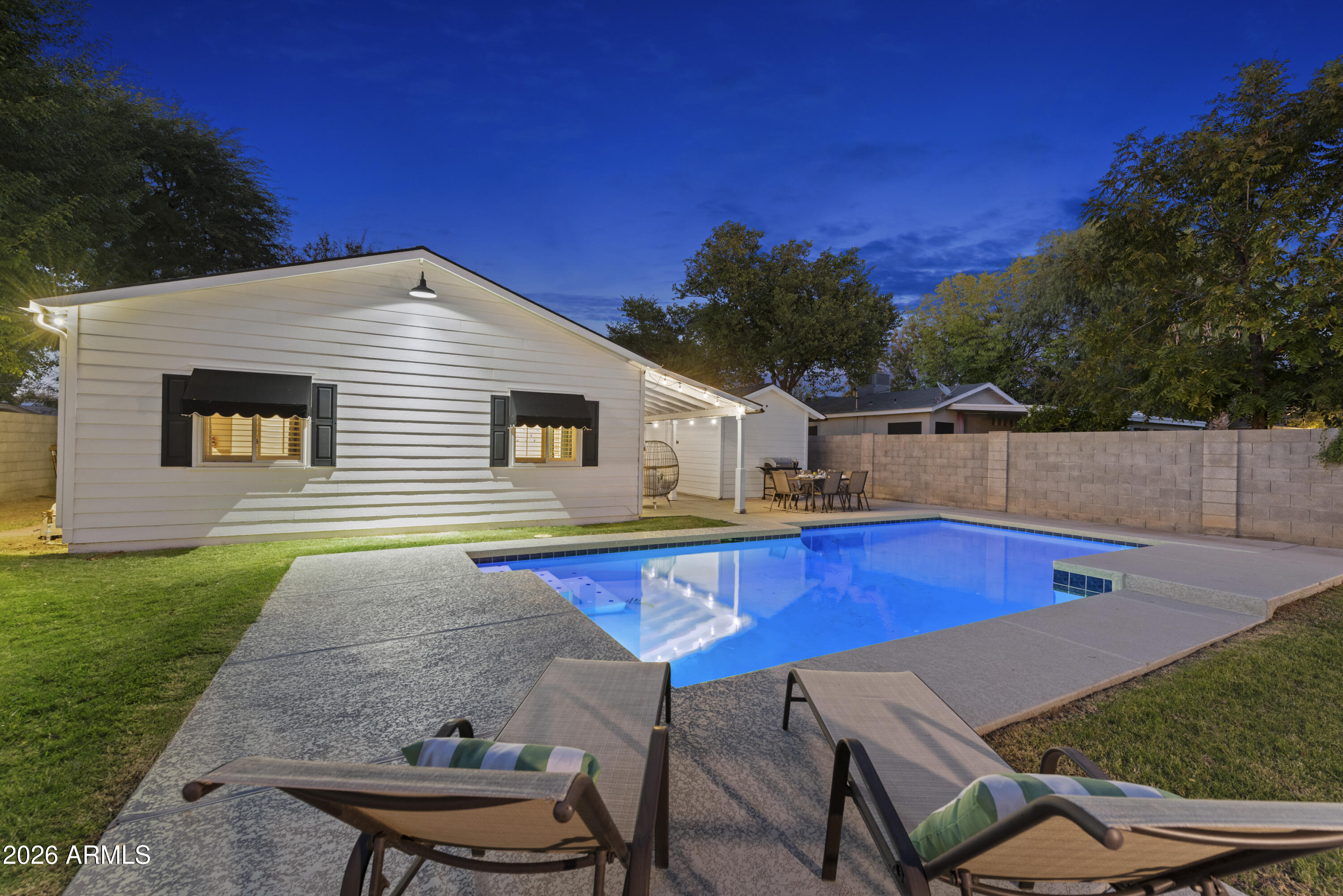 739 E BELMONT Avenue