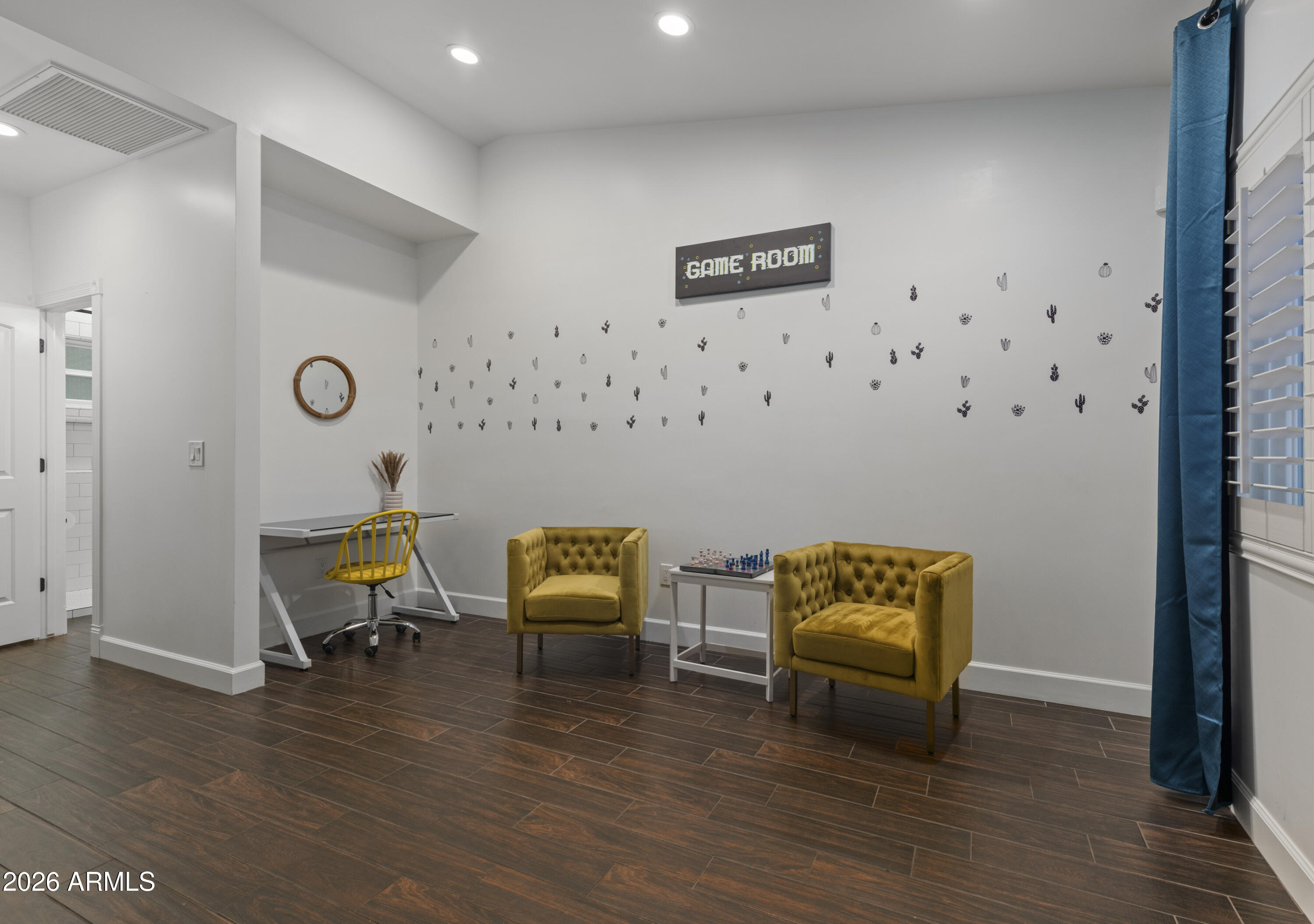 739 E BELMONT Avenue