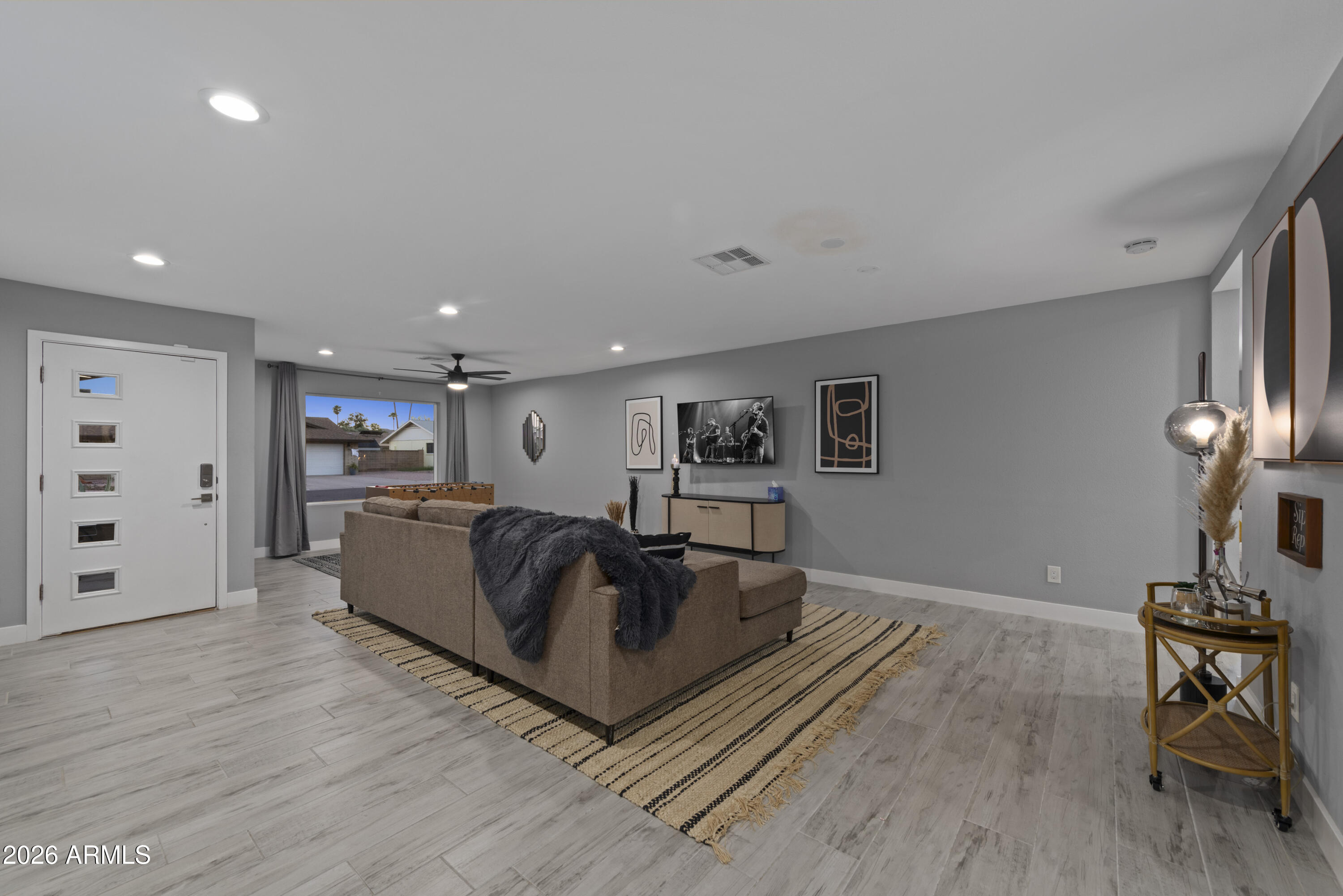 3122 E SIERRA Street