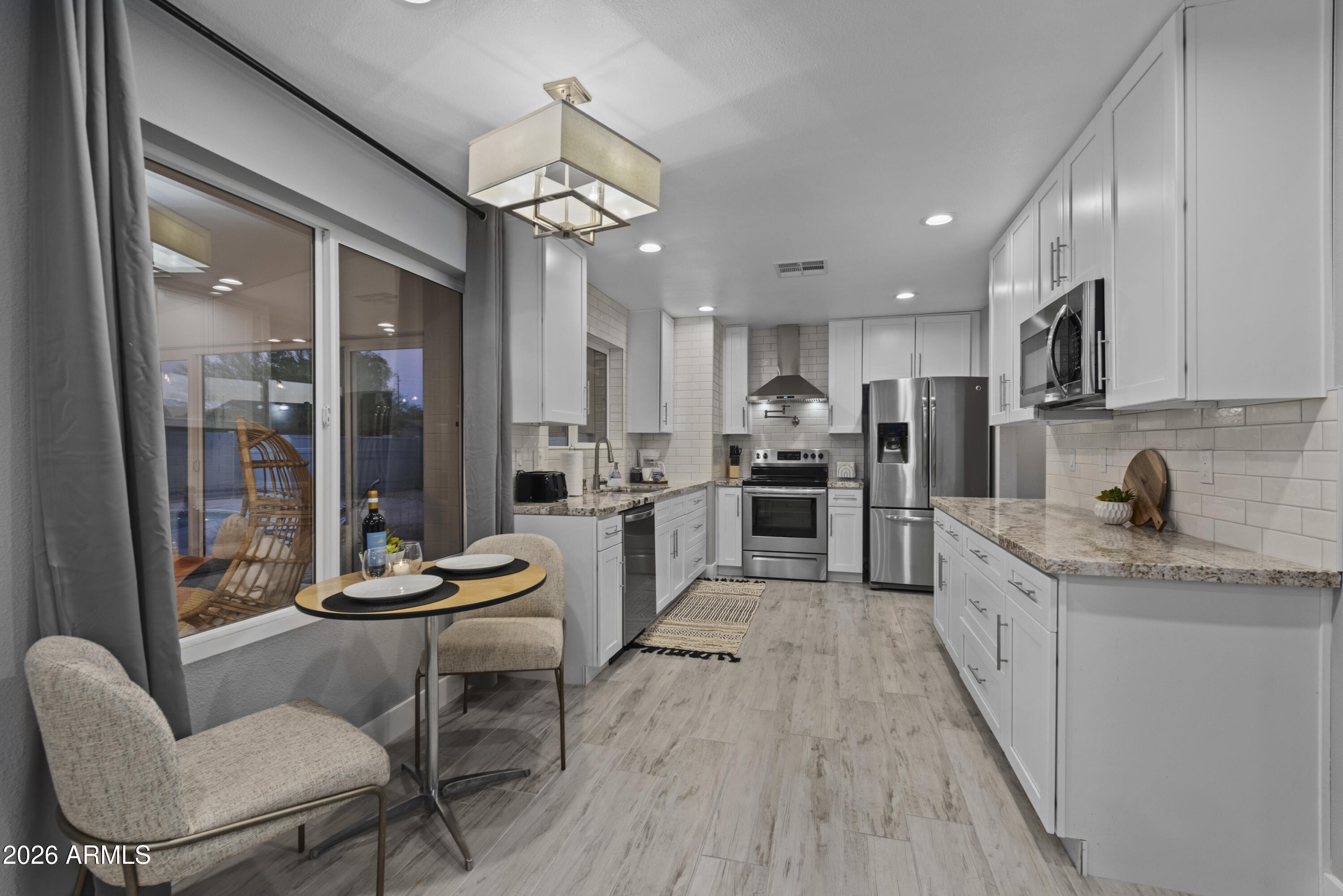 3122 E SIERRA Street