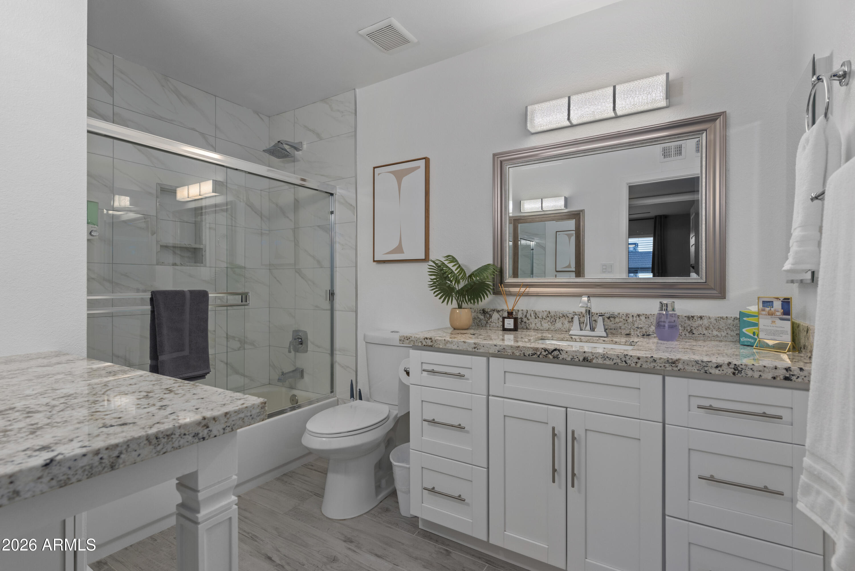 3122 E SIERRA Street