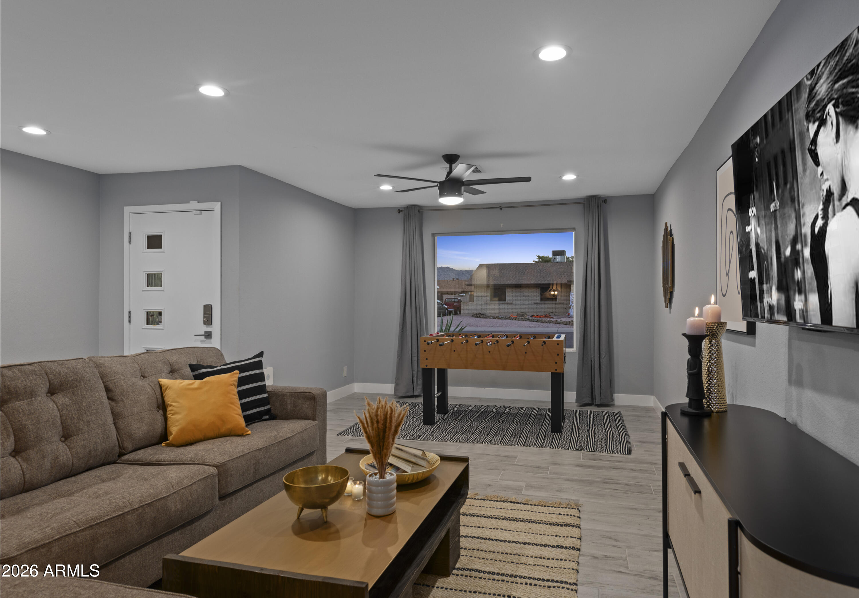 3122 E SIERRA Street