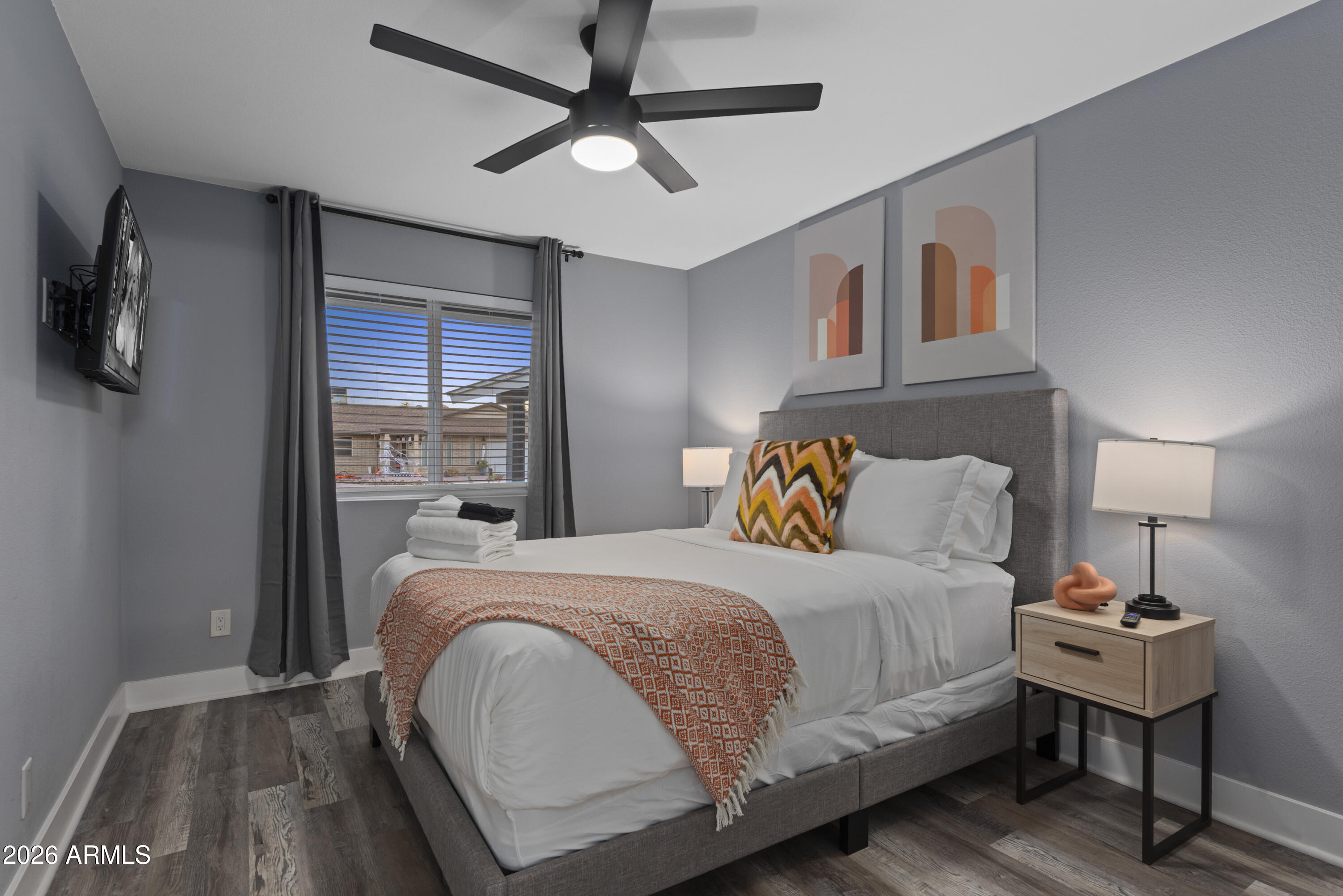 3122 E SIERRA Street