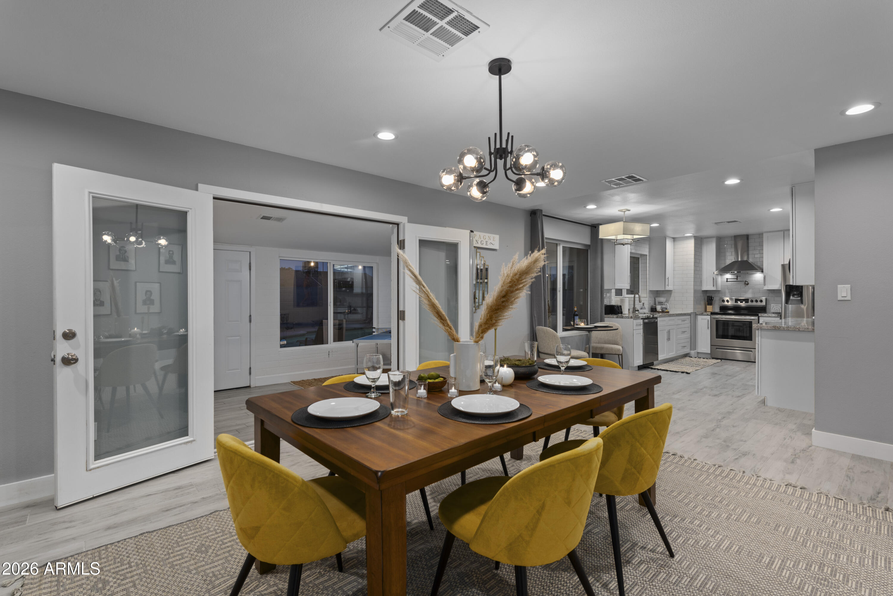 3122 E SIERRA Street