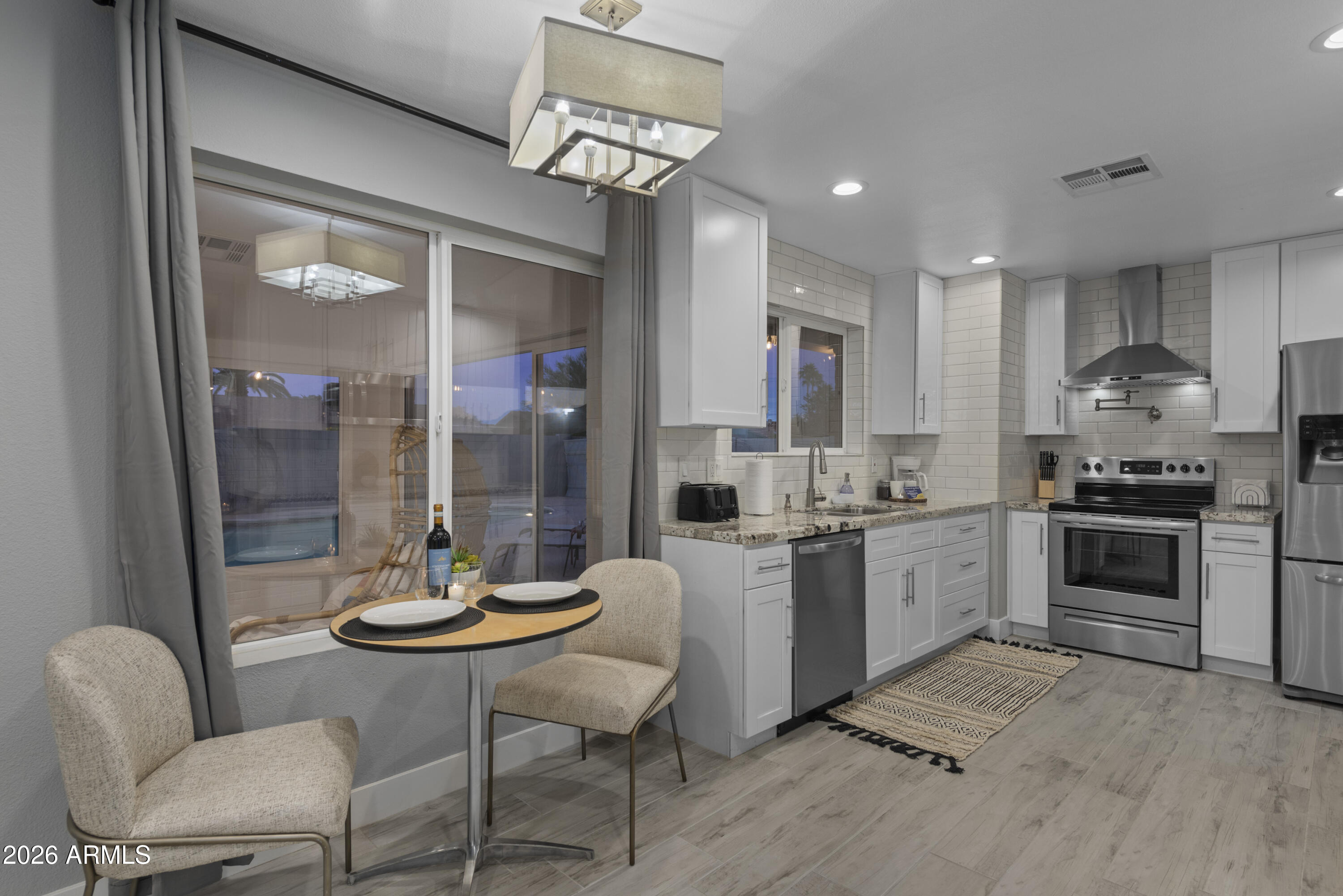 3122 E SIERRA Street