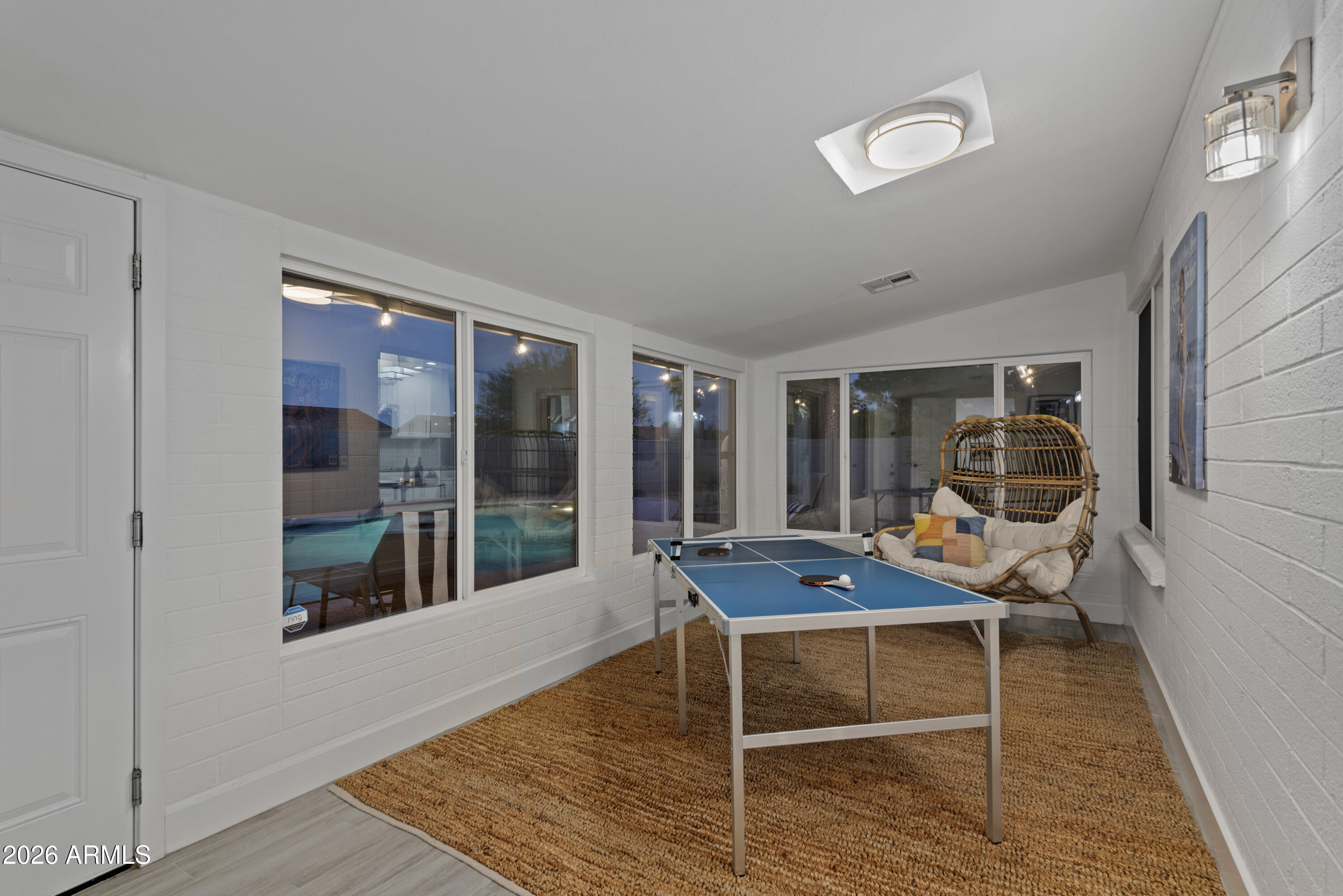 3122 E SIERRA Street