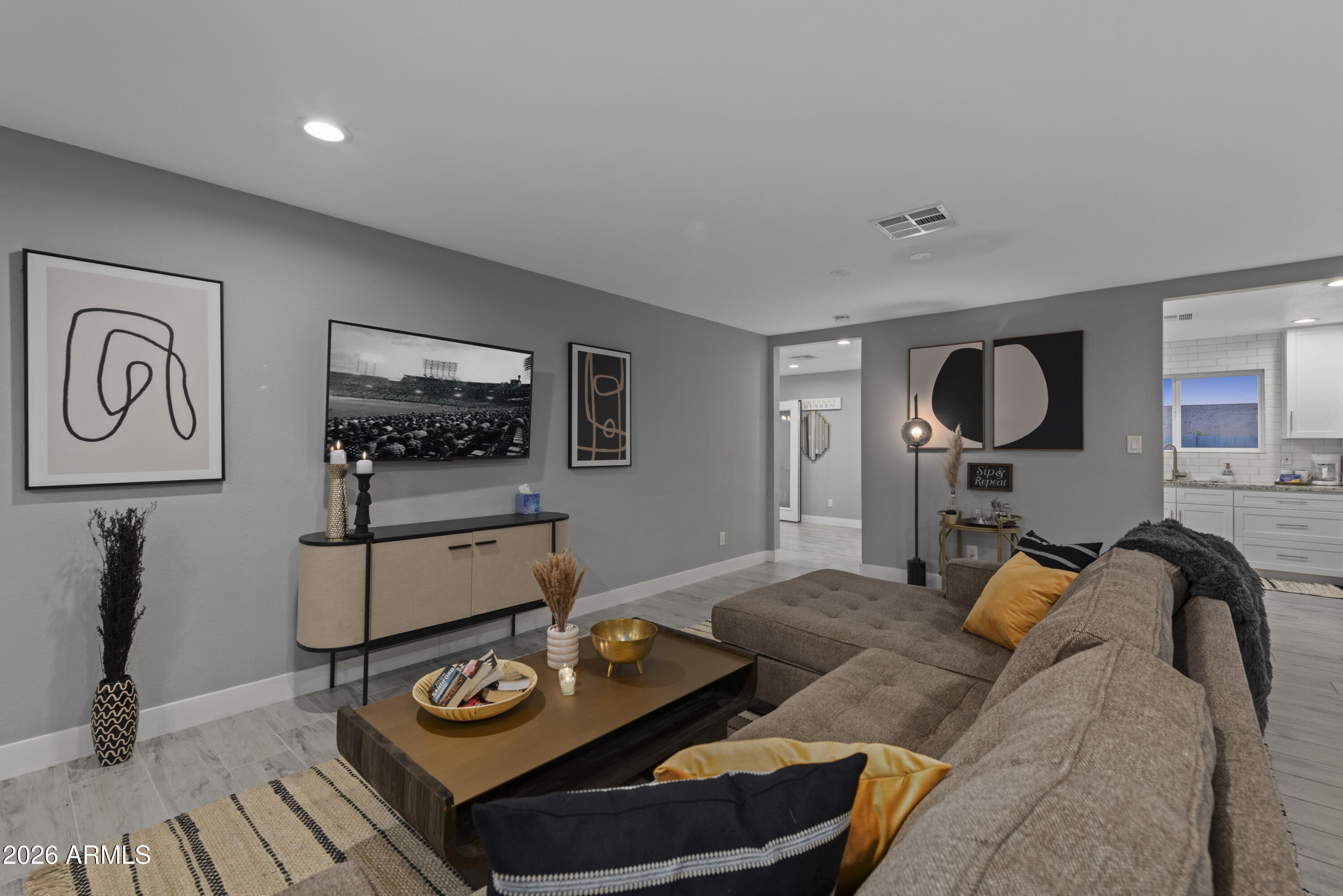 3122 E SIERRA Street