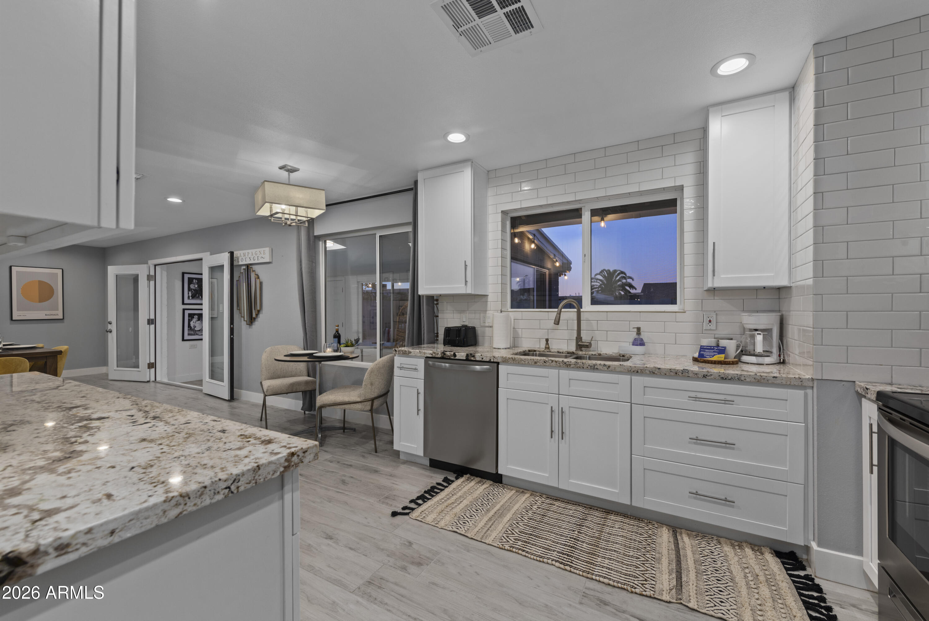 3122 E SIERRA Street