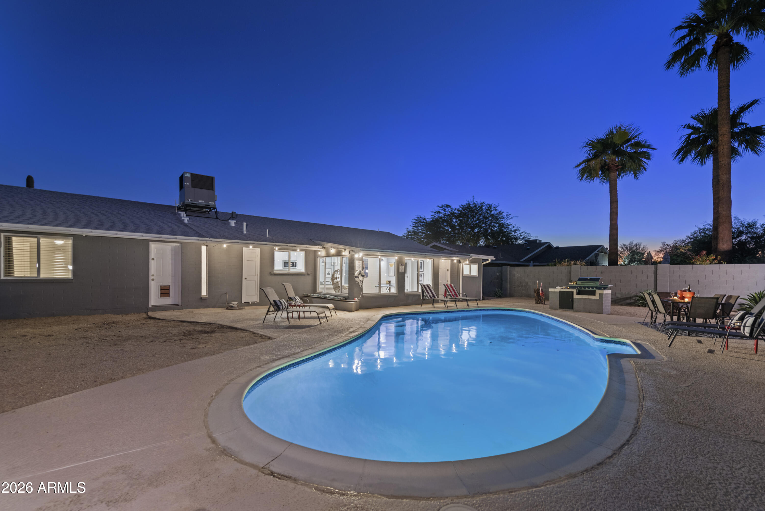 3122 E SIERRA Street