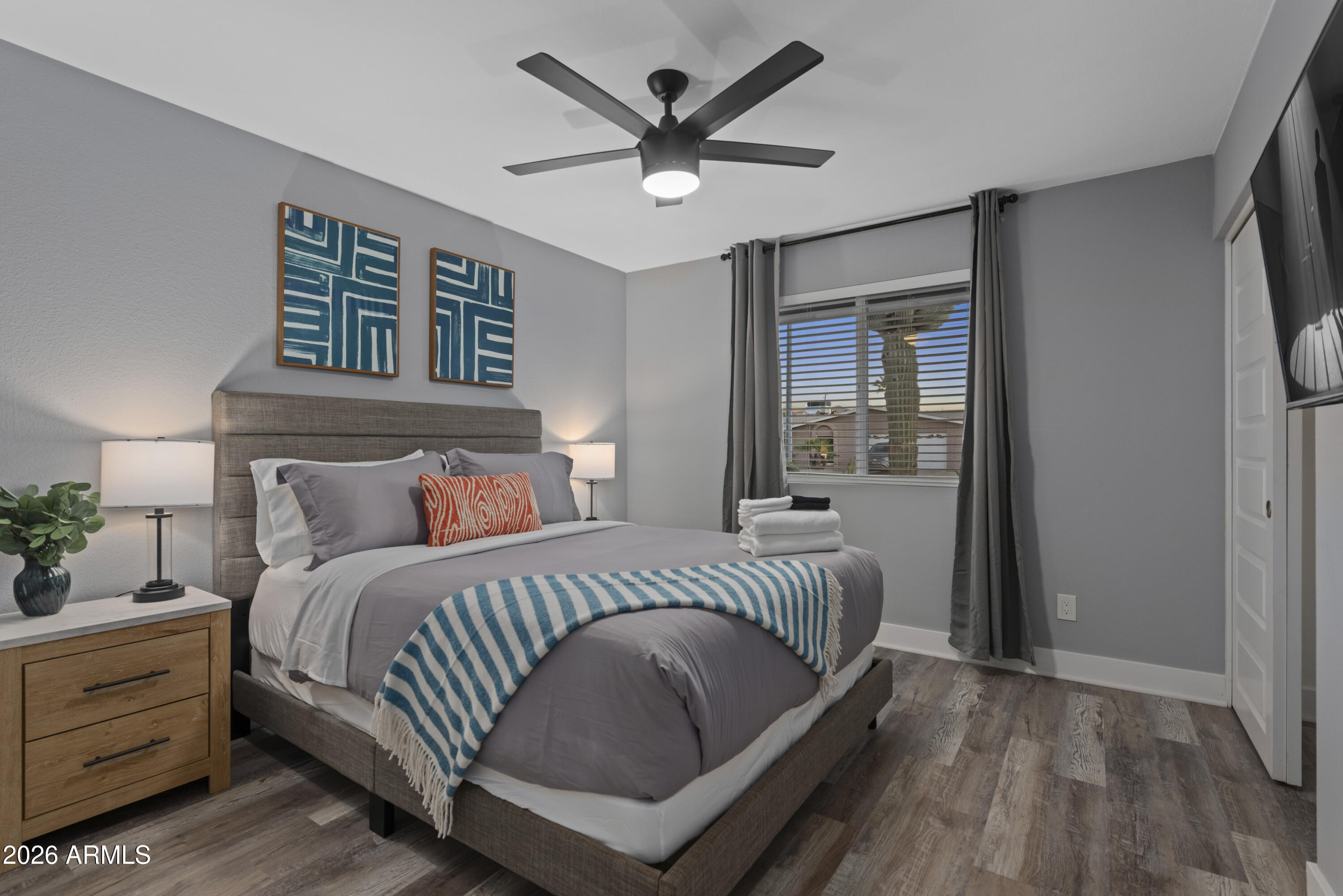 3122 E SIERRA Street