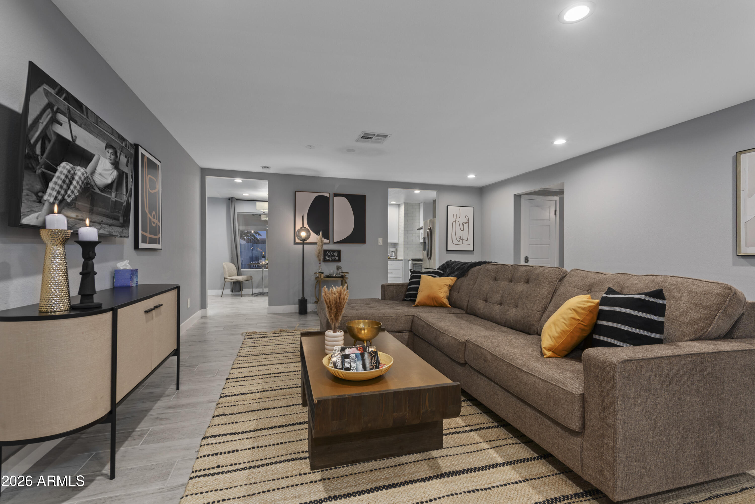 3122 E SIERRA Street