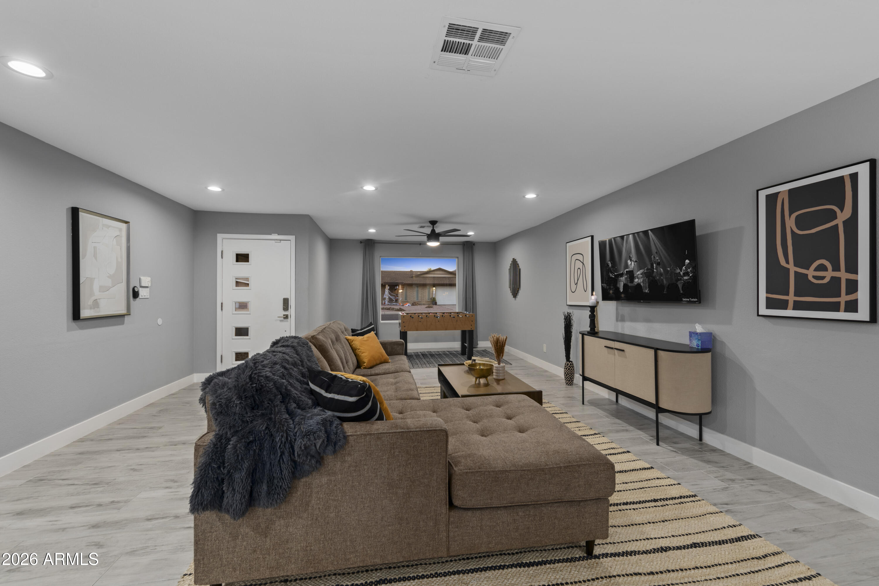 3122 E SIERRA Street