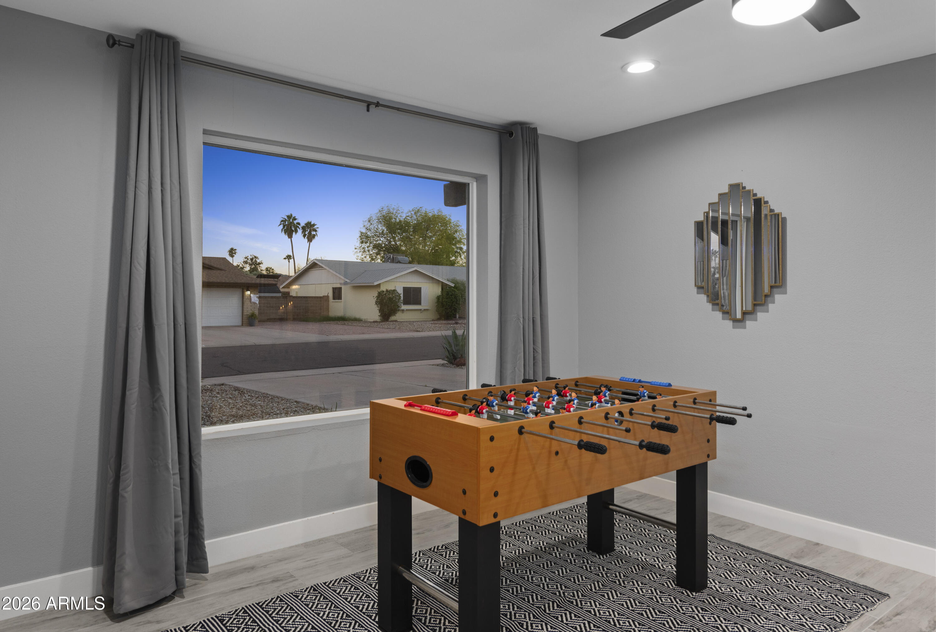 3122 E SIERRA Street