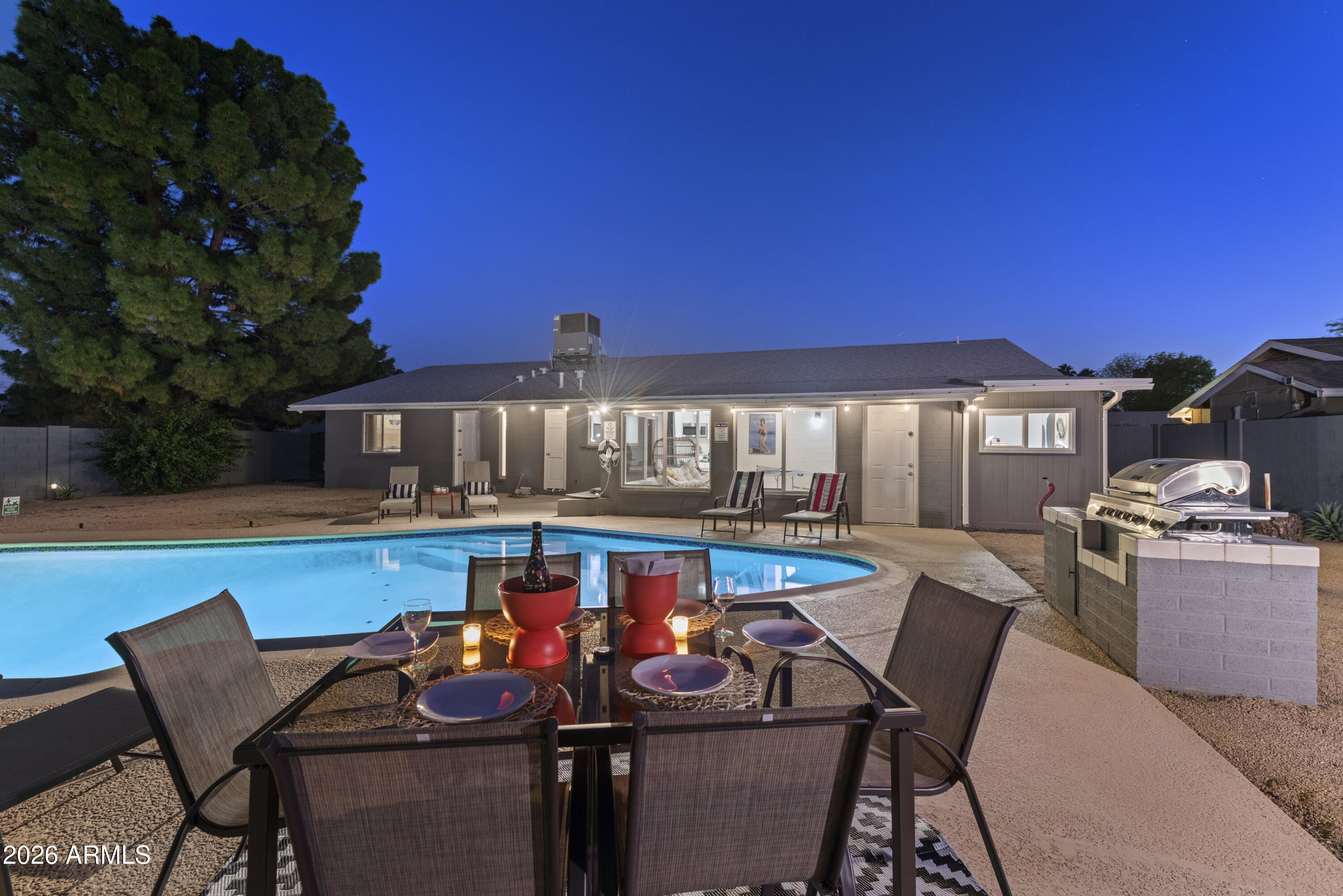 3122 E SIERRA Street