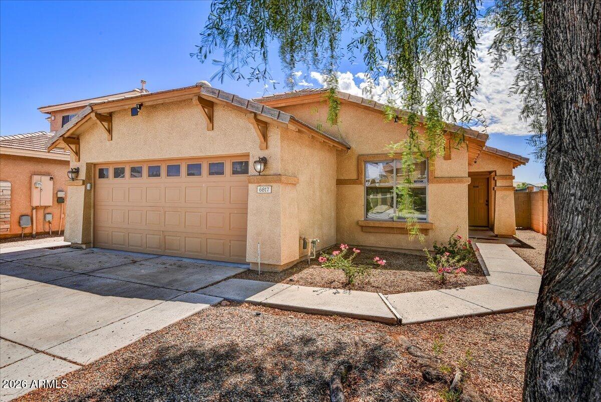 6817 W DESERT Lane