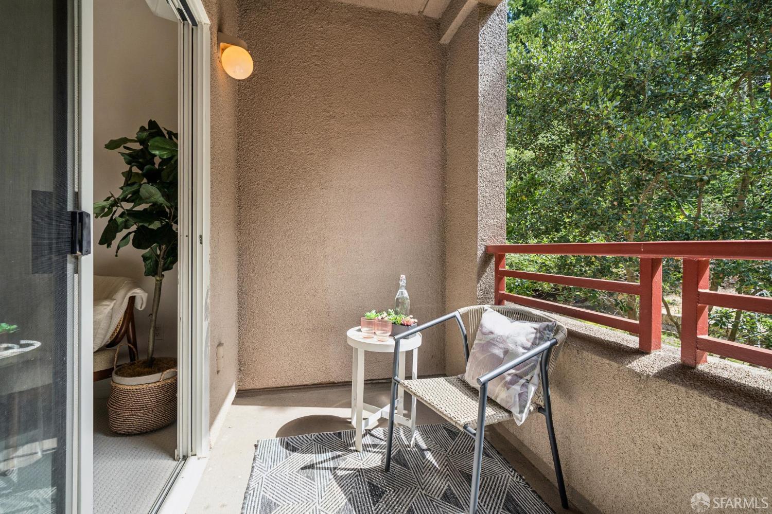 240 Caldecott Lane # 207