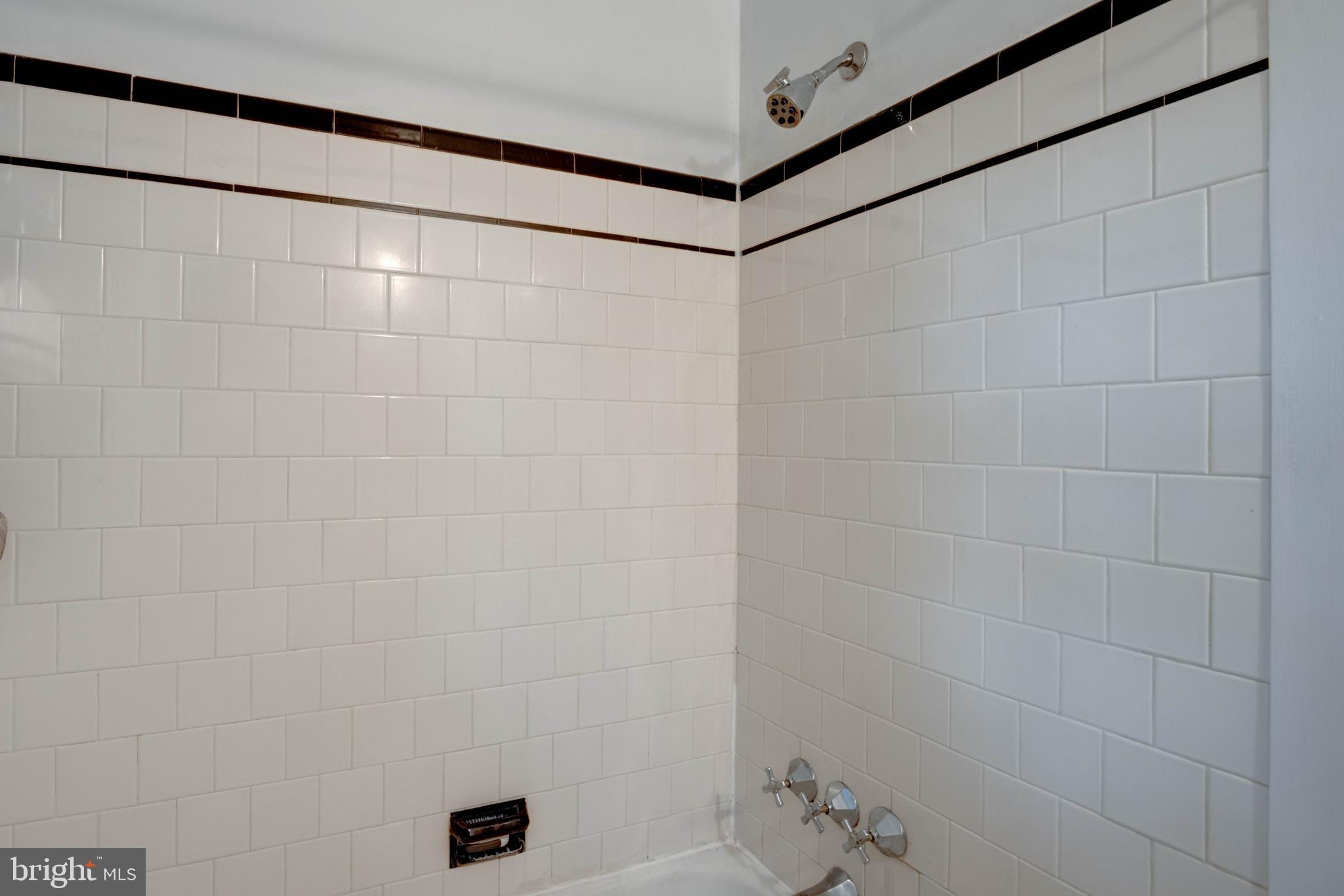 11 N SOUTHWOOD AVENUE