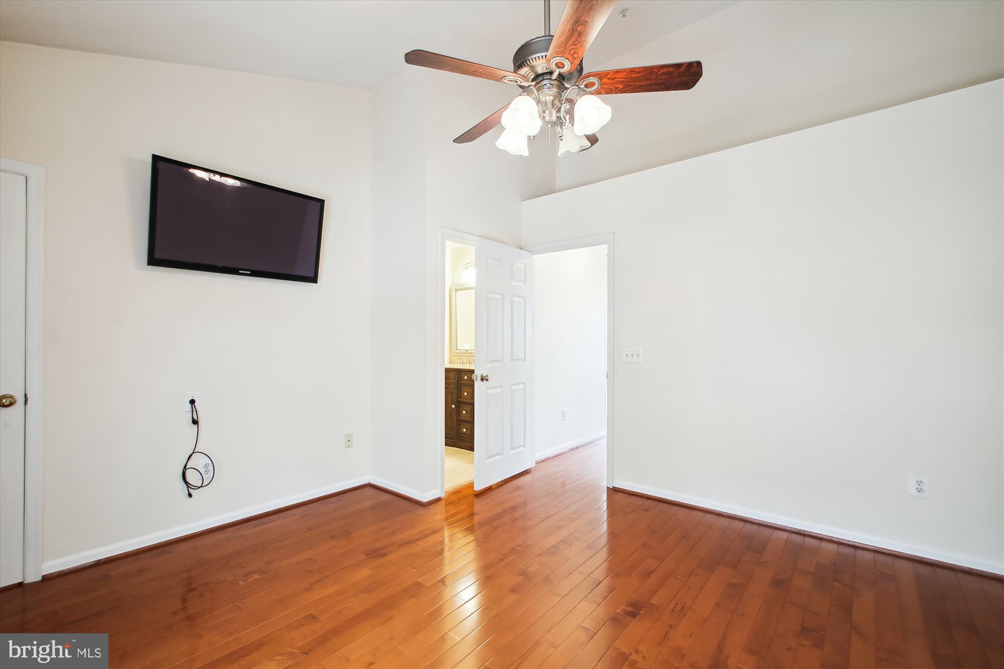 707 HOWARDS LOOP