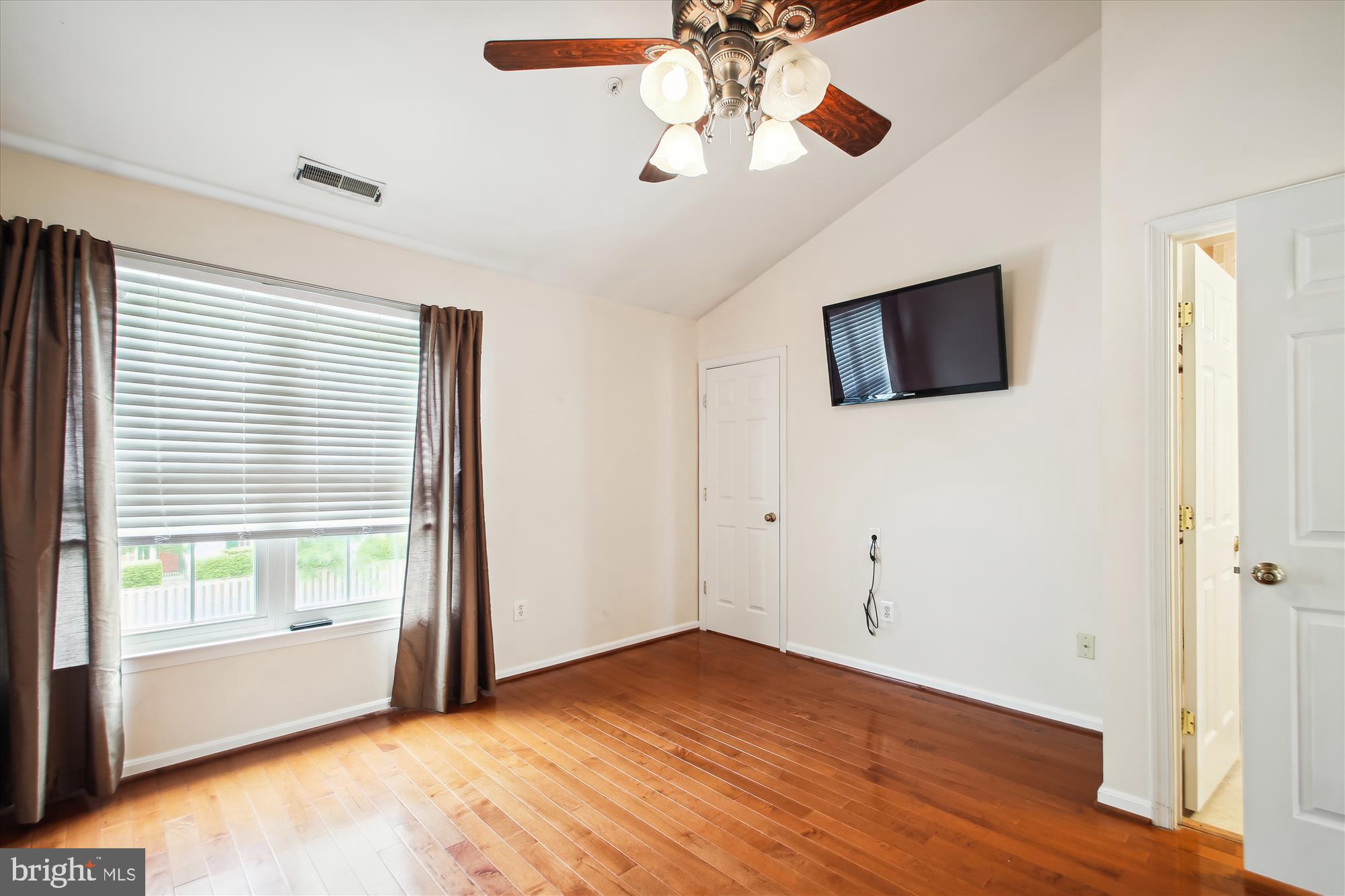 707 HOWARDS LOOP