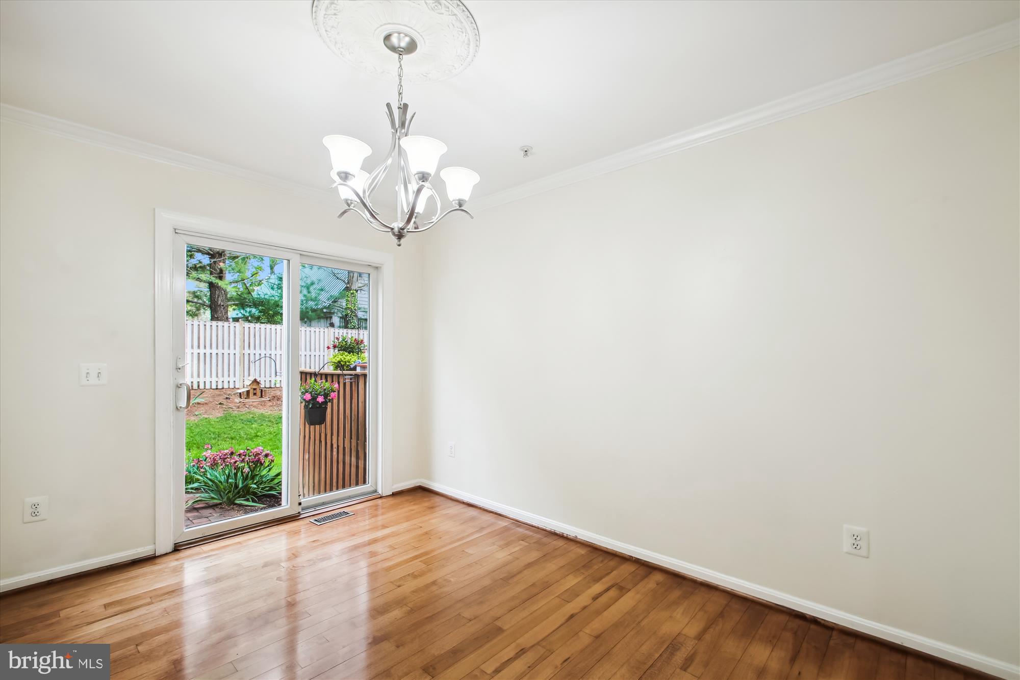 707 HOWARDS LOOP