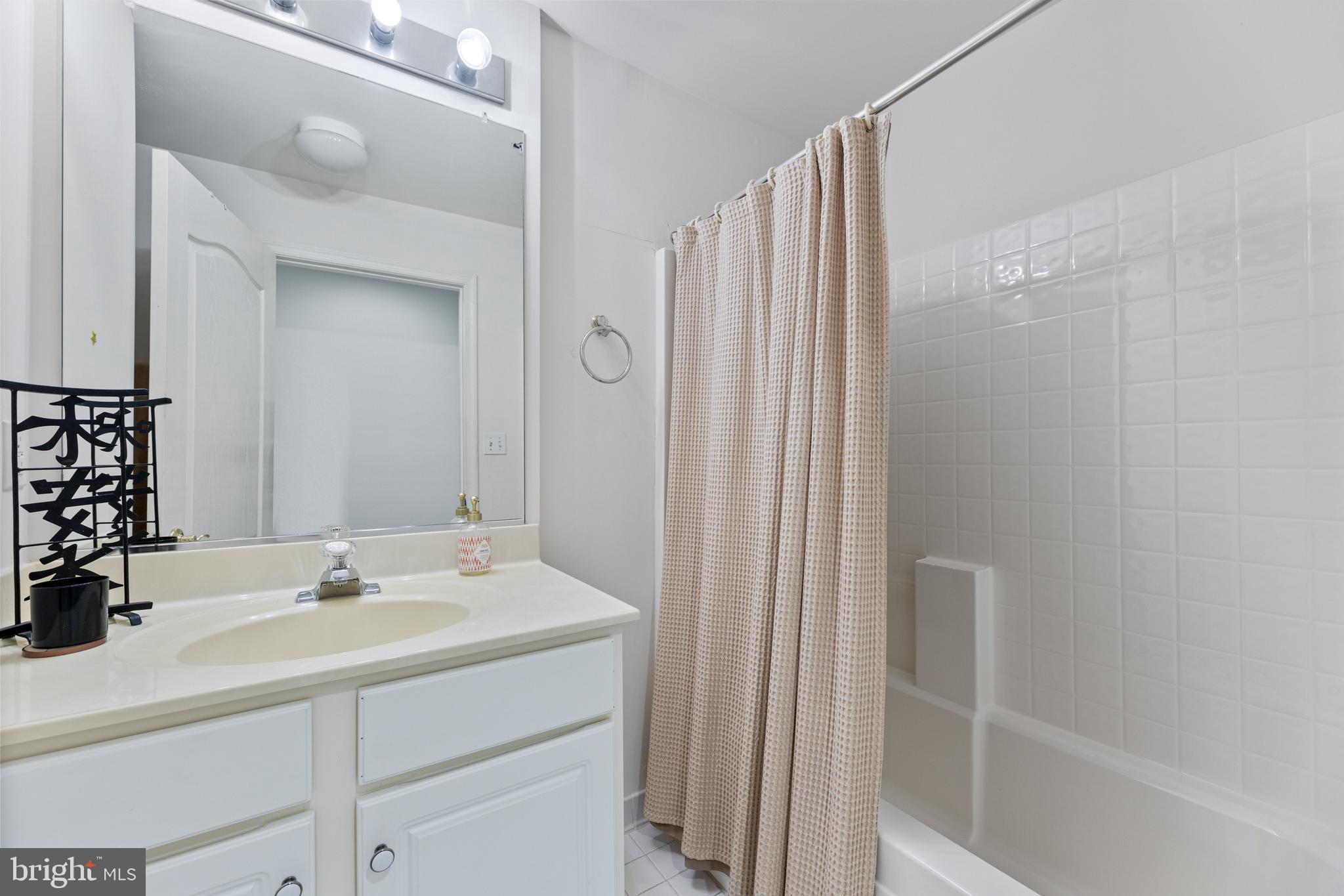 2000 DAKOTA PLACE 1A