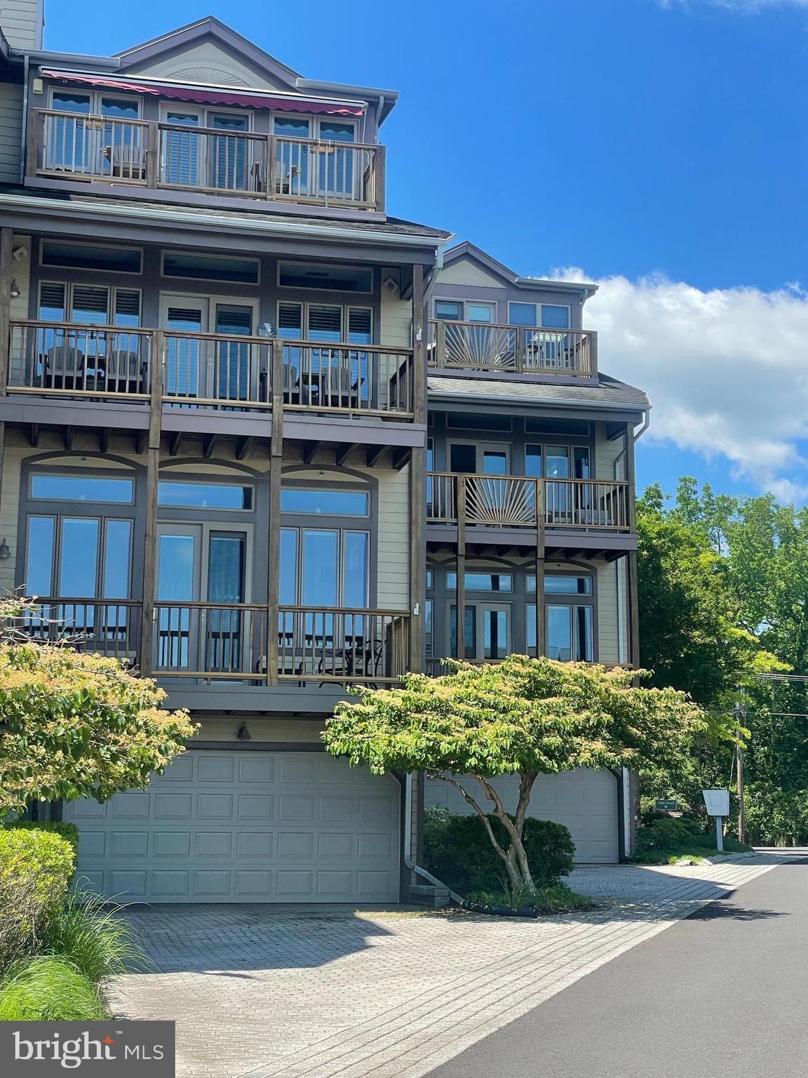 2000 DAKOTA PLACE 1A