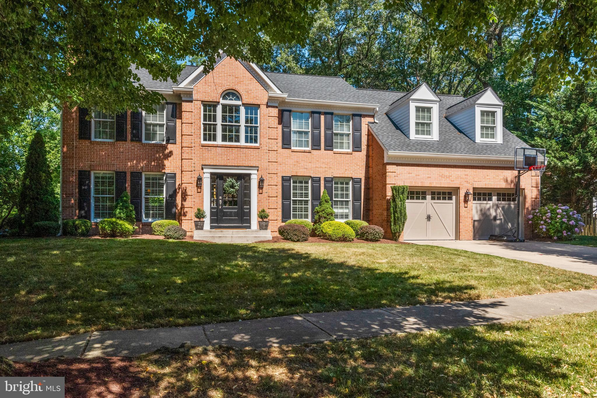 8398 SCARLET GLEN COURT