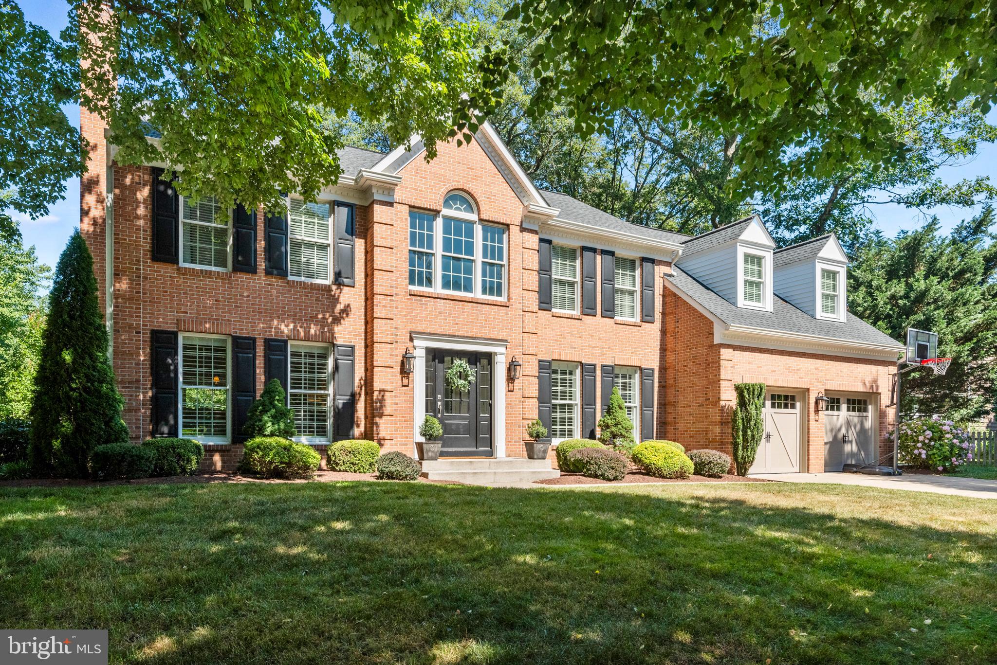 8398 SCARLET GLEN COURT