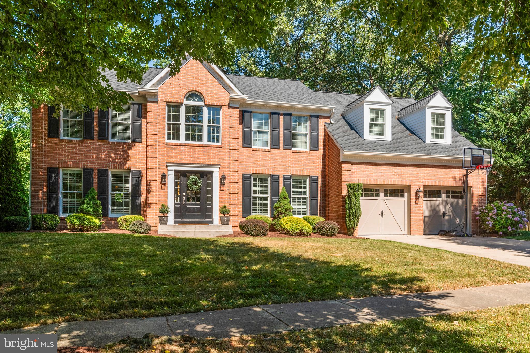 8398 SCARLET GLEN COURT