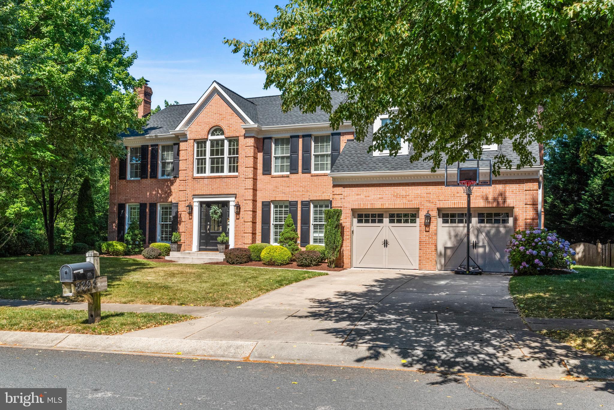 8398 SCARLET GLEN COURT