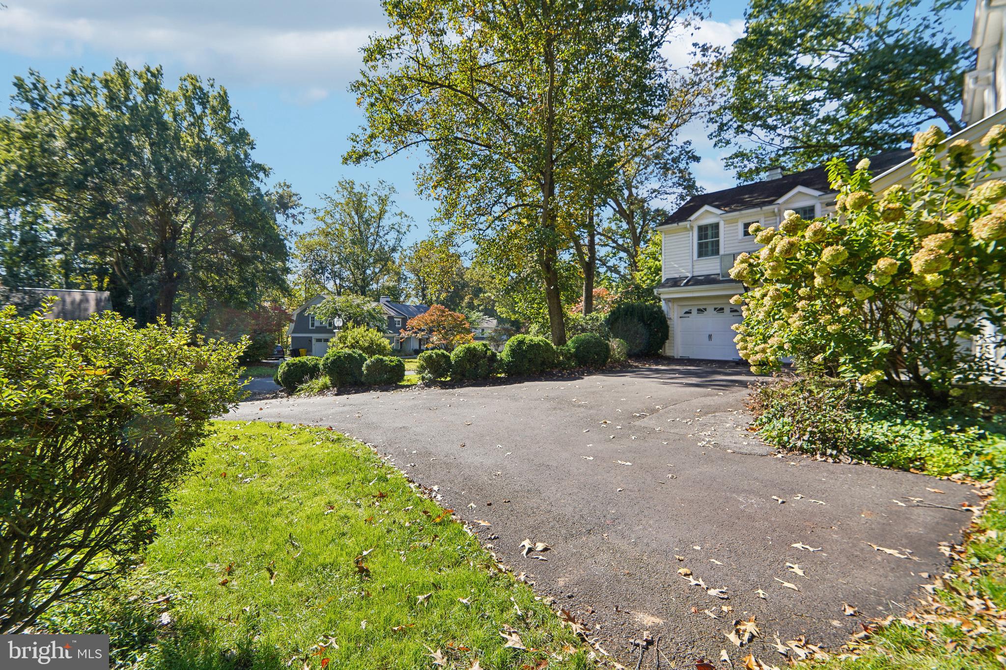 404 SAINT IVES DRIVE