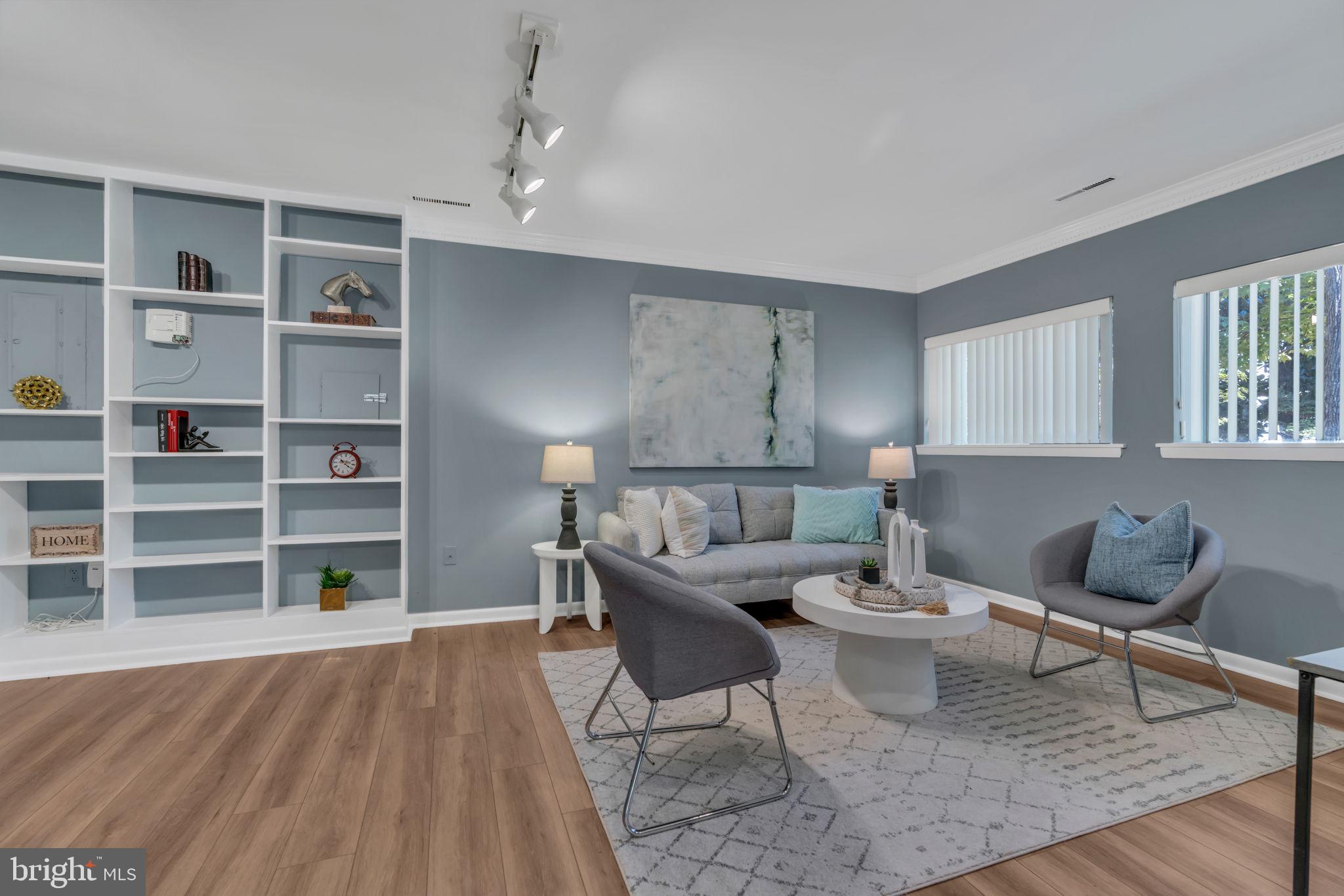 1817 GLADE COURT