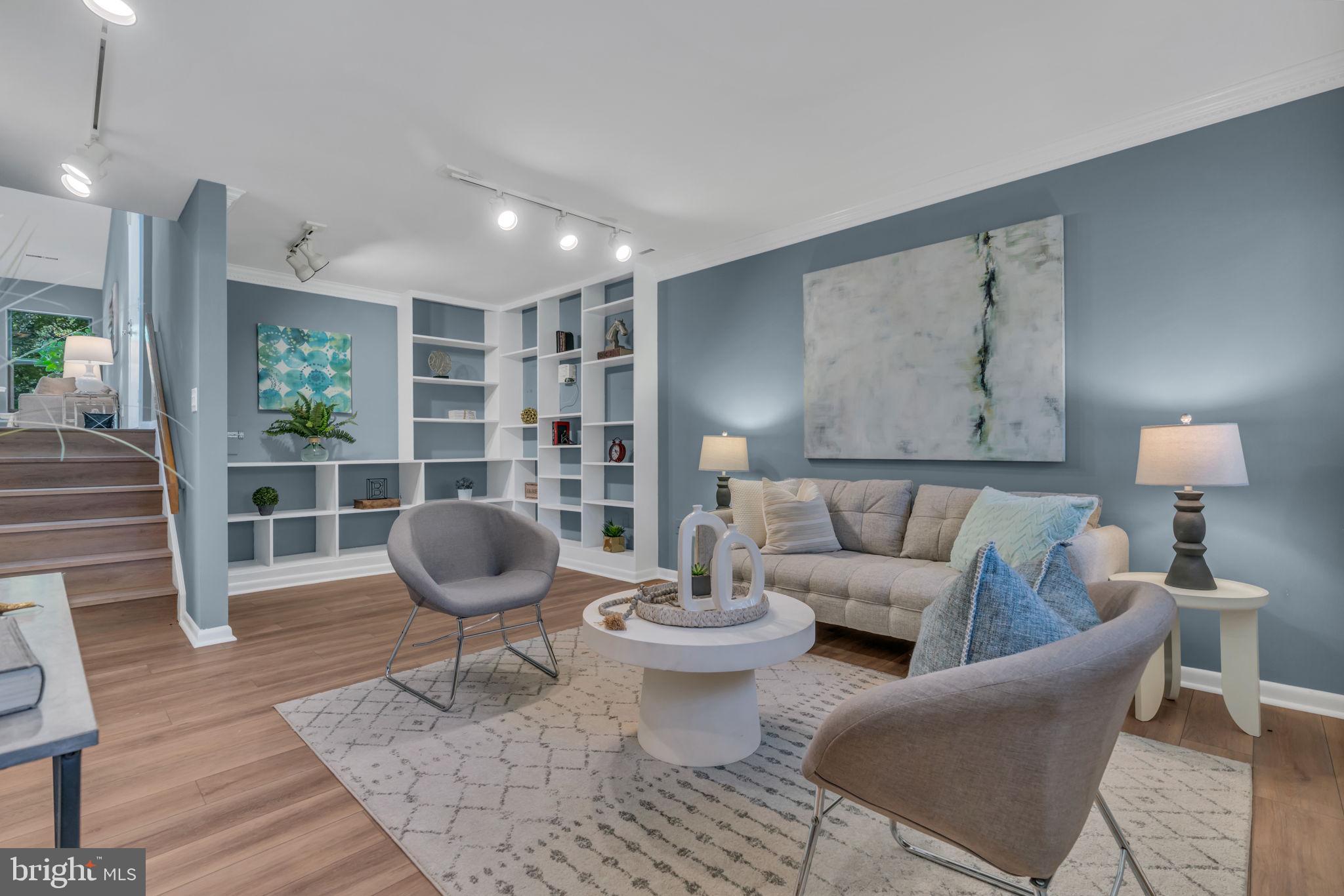 1817 GLADE COURT