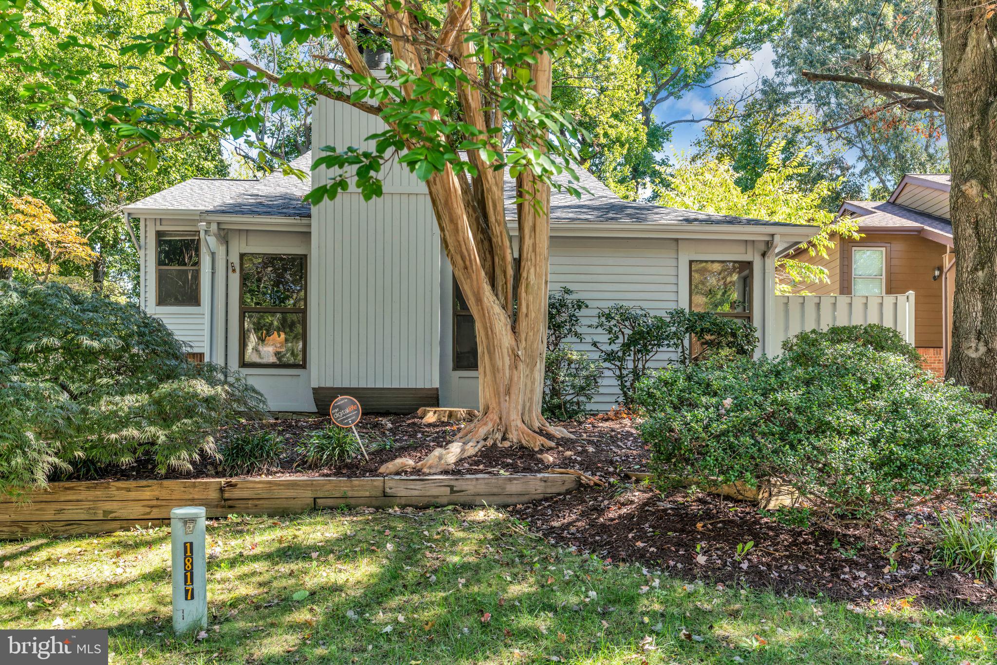 1817 GLADE COURT